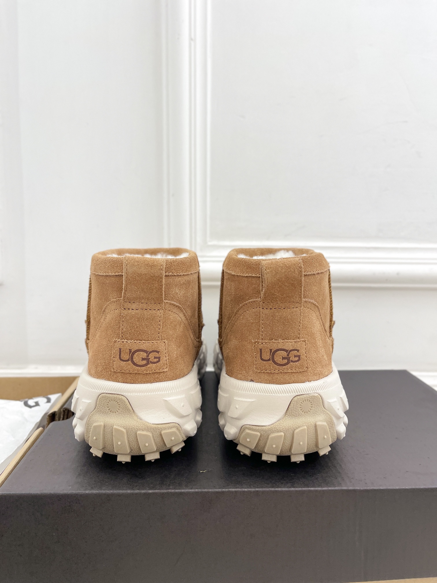 UGG24️2024秋冬新品专柜主打塔斯曼轮胎底羊毛雪地靴温暖上新️秋冬保暖神器️️抗寒首选羊毛雪地靴采