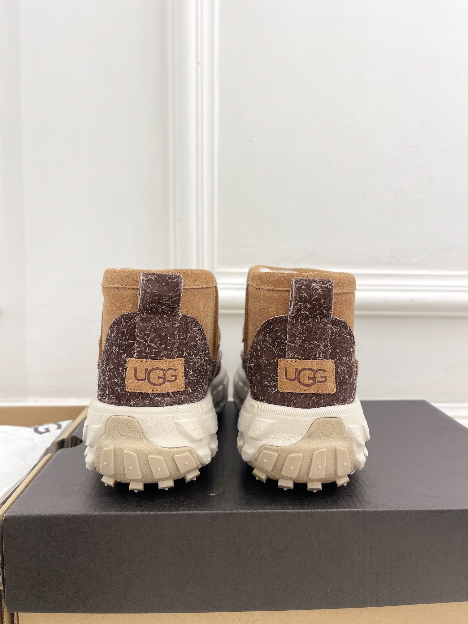 UGG24️2024秋冬新品专柜主打塔斯曼轮胎底羊毛雪地靴温暖上新️秋冬保暖神器️️抗寒首选羊毛雪地靴采