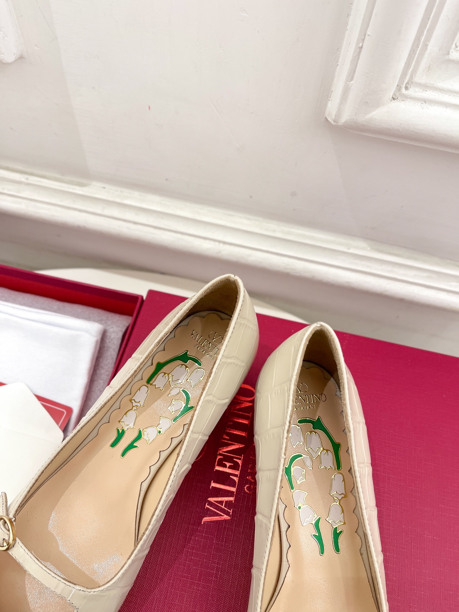 Valentino 华伦天奴 2025ss早春新品 BOWOW石头纹牛皮单鞋上新☑️
—————————