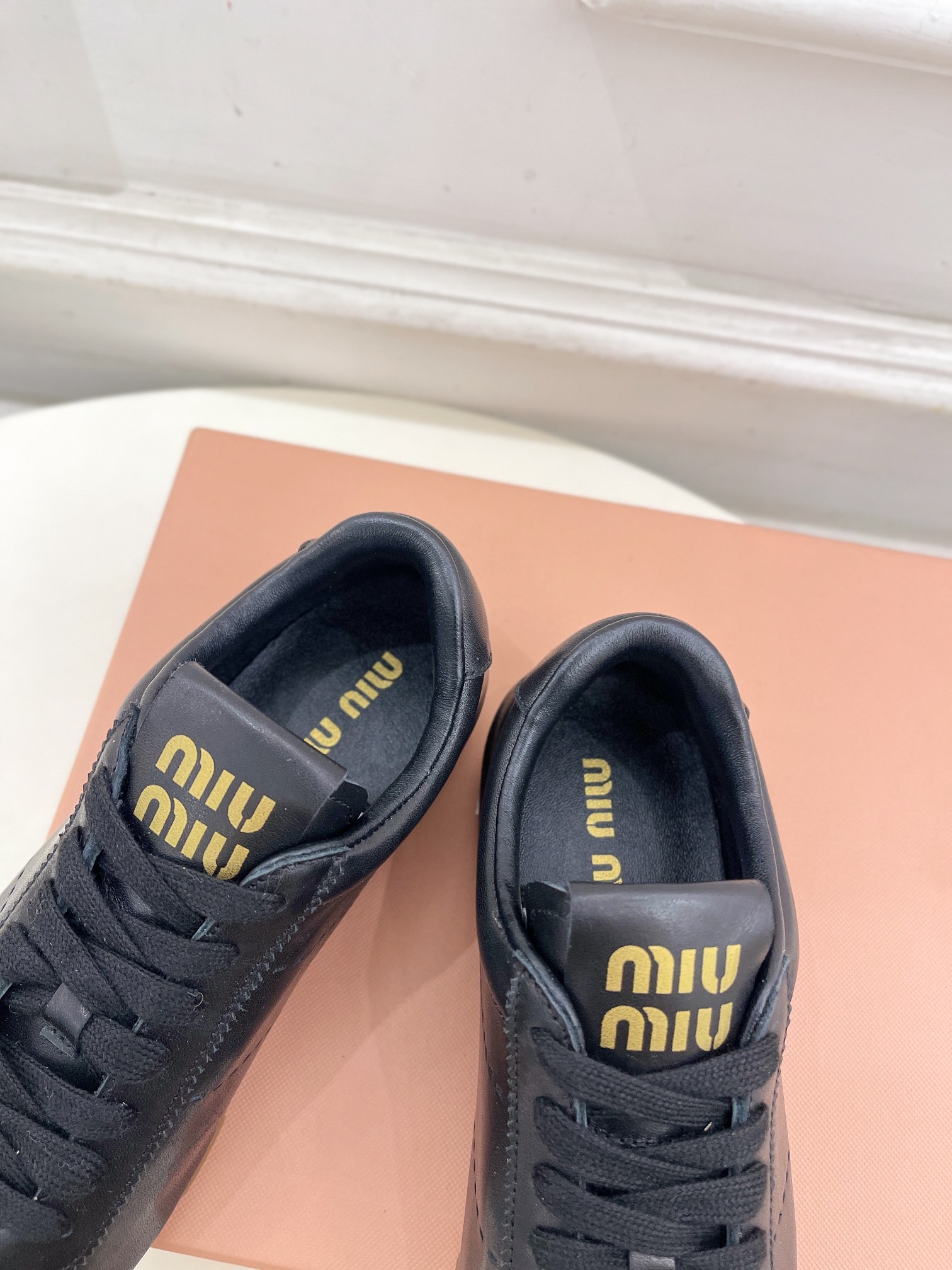 Miu Miu | 缪缪  25𝐬𝐬

🖤2025早春新品 专柜主打最新走秀款 Plume Nappa德