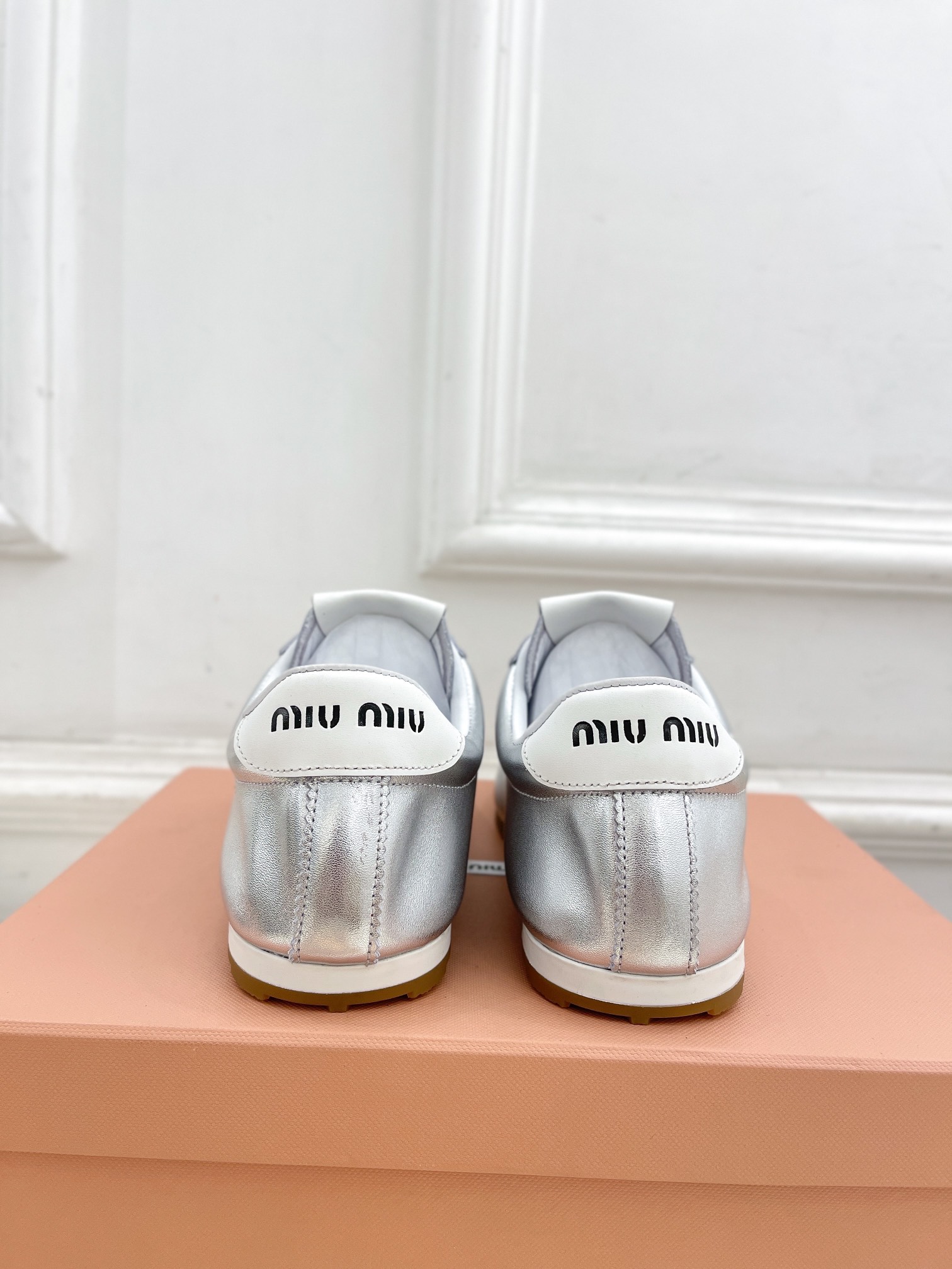 Miu Miu | 缪缪  25𝐬𝐬

🖤2025早春新品 专柜主打最新走秀款 Plume Nappa德