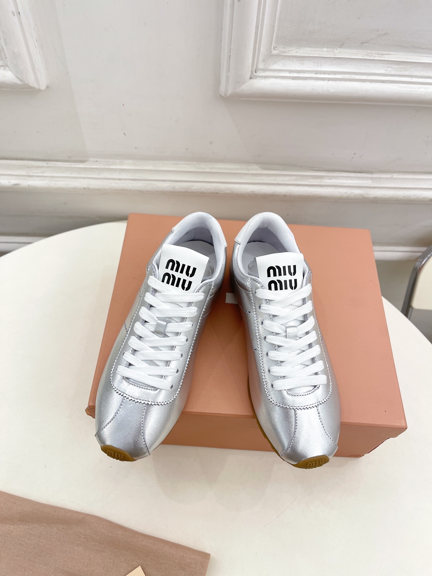 Miu Miu | 缪缪  25𝐬𝐬

🖤2025早春新品 专柜主打最新走秀款 Plume Nappa德