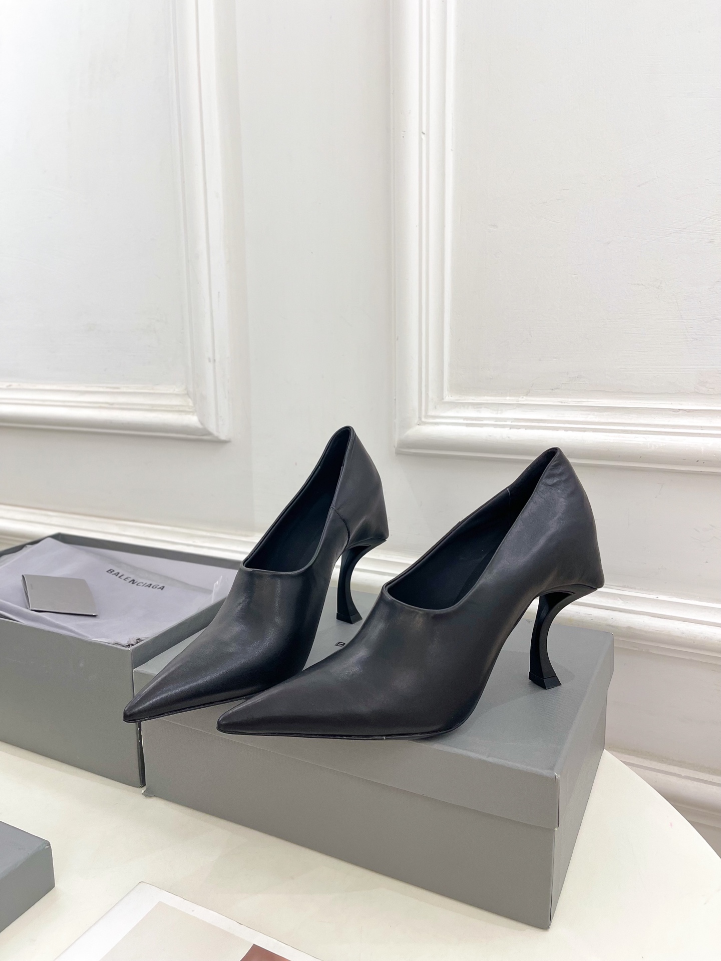 Balenciaga | 巴黎世家 25𝐬𝐬 

 ⭐️2025春夏新品 经典款异形跟尖头高跟鞋
超火爆