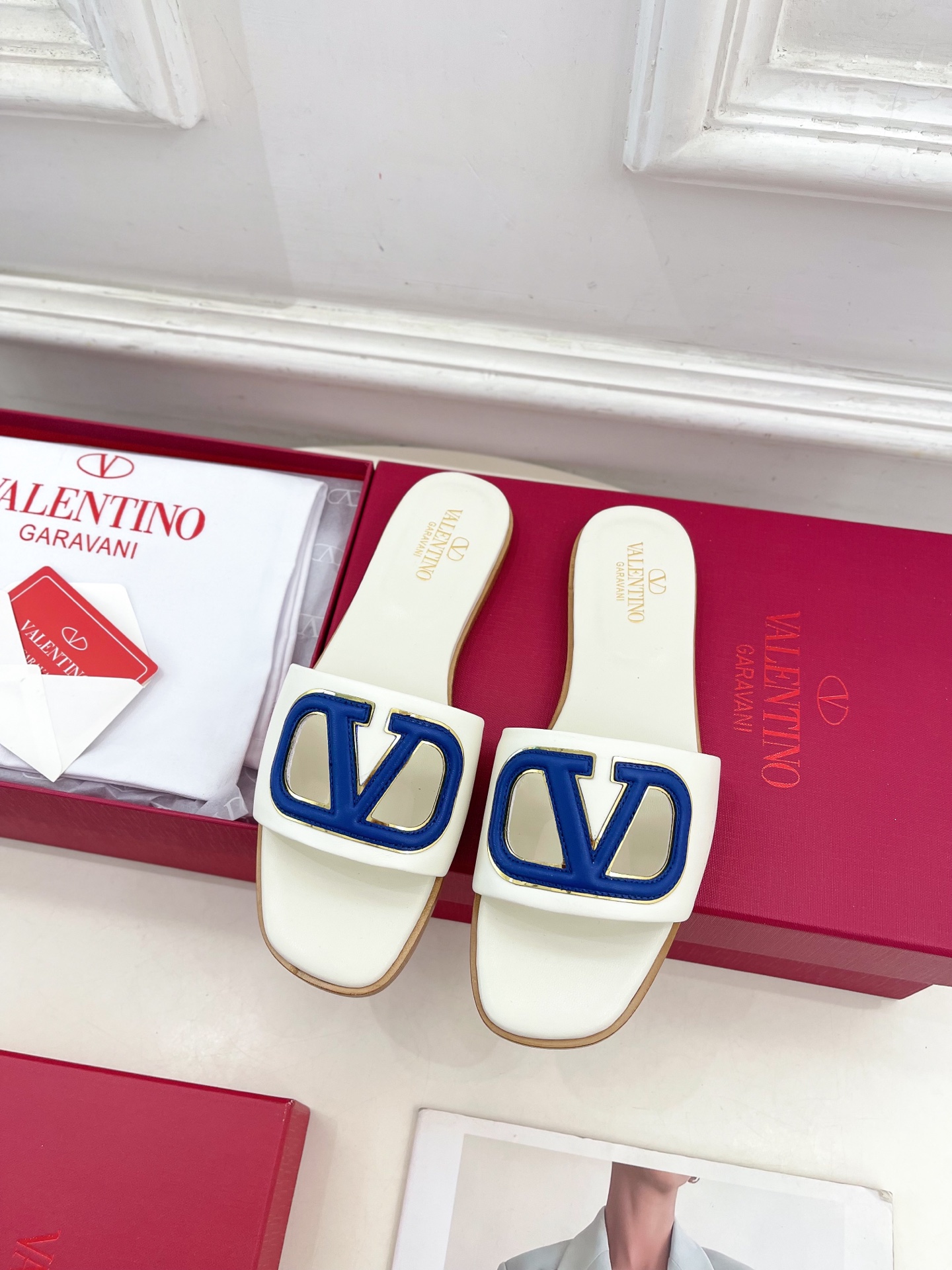 Valentino 华伦天奴 2025 SS春夏新品 大V扣镂空拖鞋上新☑️
—————————————