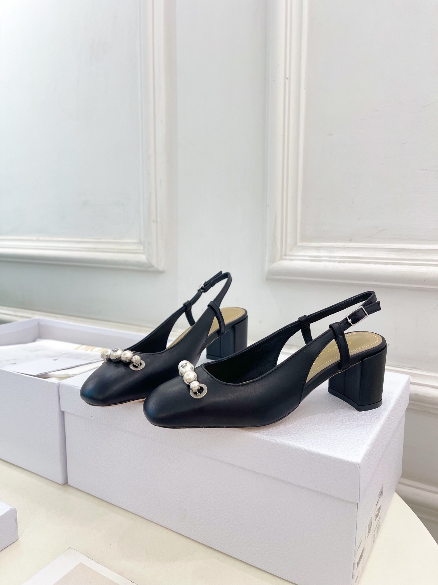 Dior |  迪奥  25𝐬𝐬 

🧡💚2025早春新品 顶级版本⚠️
专柜主打新款Dior Pari