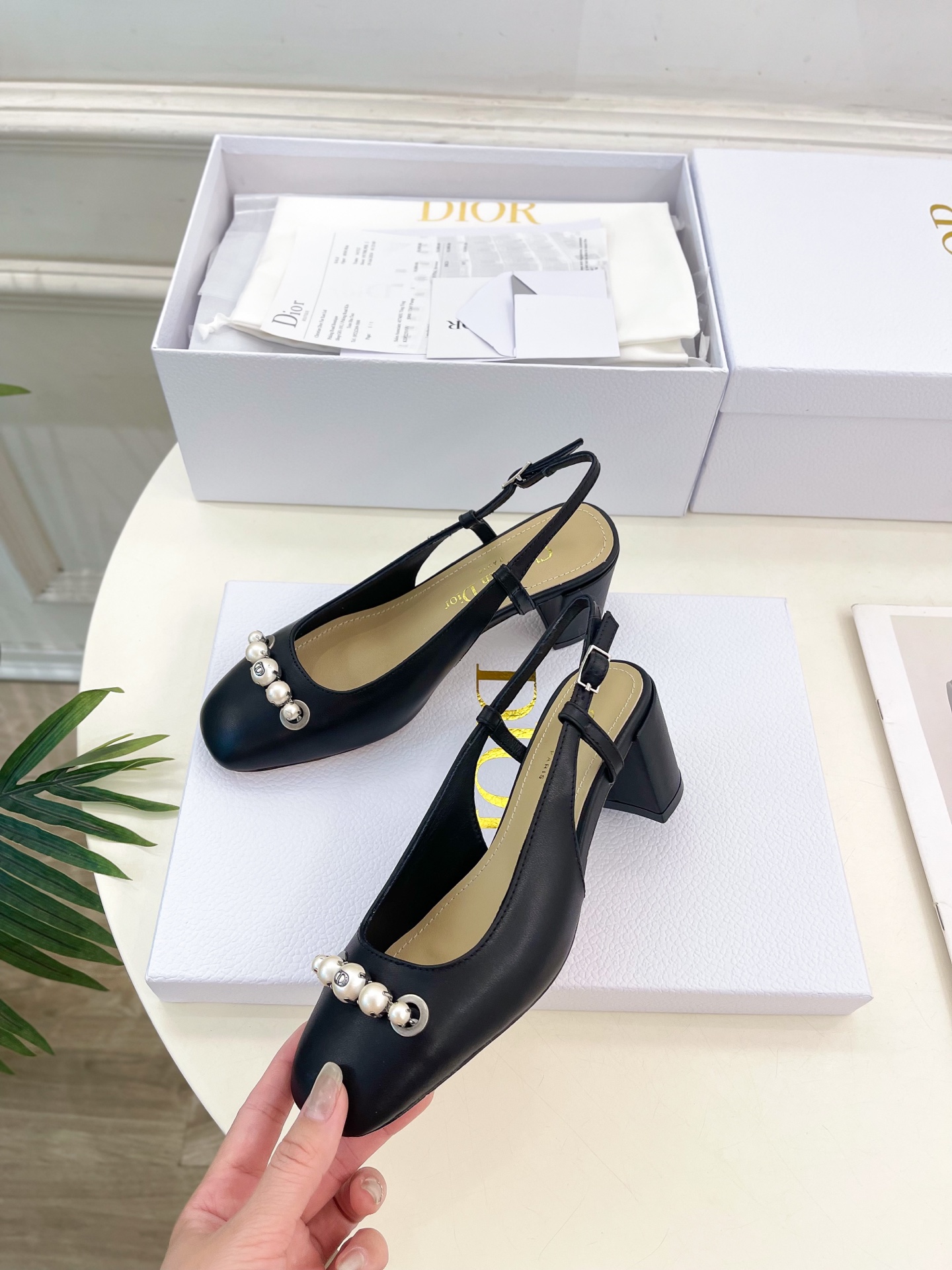 Dior |  迪奥  25𝐬𝐬 

🧡💚2025早春新品 顶级版本⚠️
专柜主打新款Dior Pari
