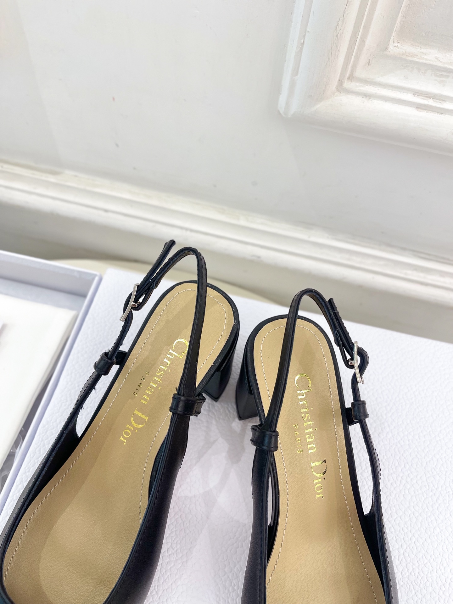 Dior |  迪奥  25𝐬𝐬 

🧡💚2025早春新品 顶级版本⚠️
专柜主打新款Dior Pari