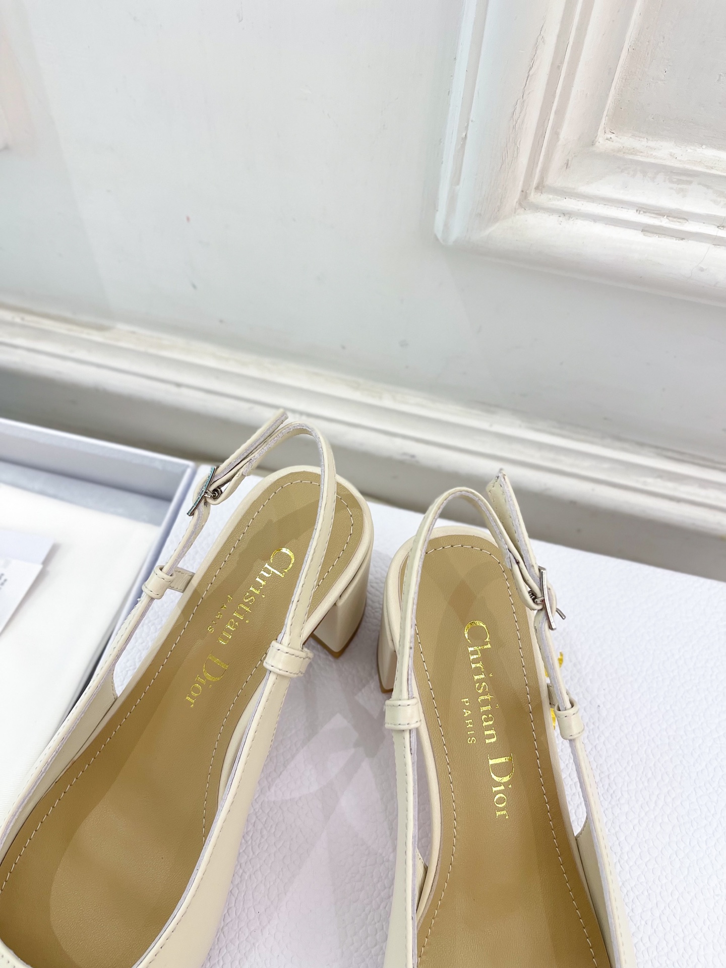 Dior |  迪奥  25𝐬𝐬 

🧡💚2025早春新品 顶级版本⚠️
专柜主打新款Dior Pari