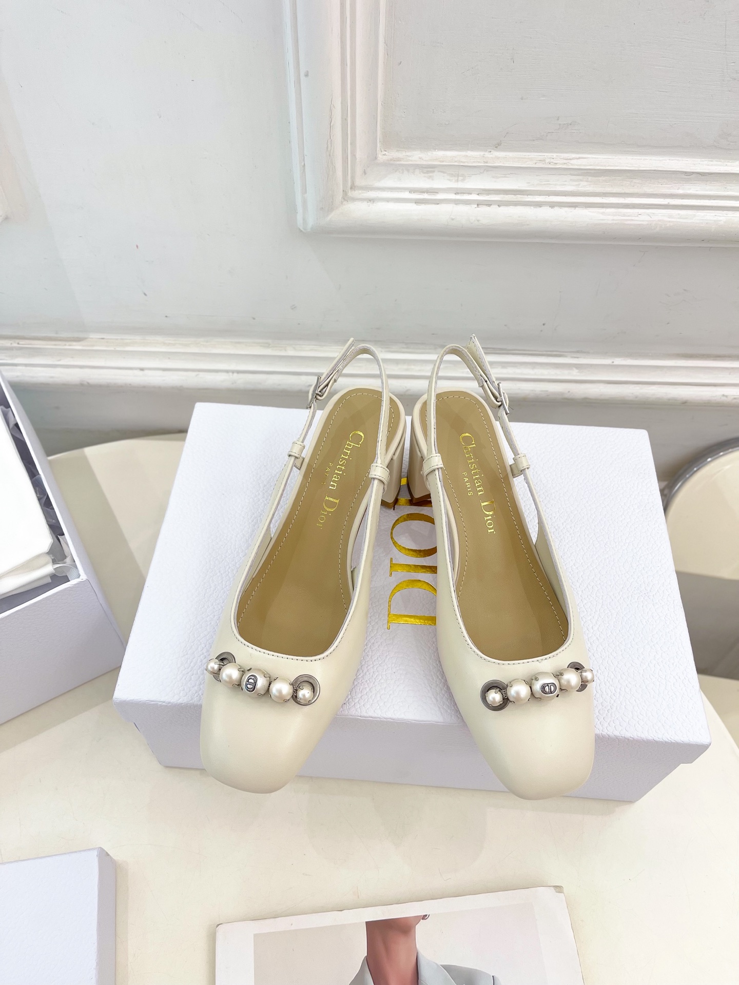 Dior |  迪奥  25𝐬𝐬 

🧡💚2025早春新品 顶级版本⚠️
专柜主打新款Dior Pari