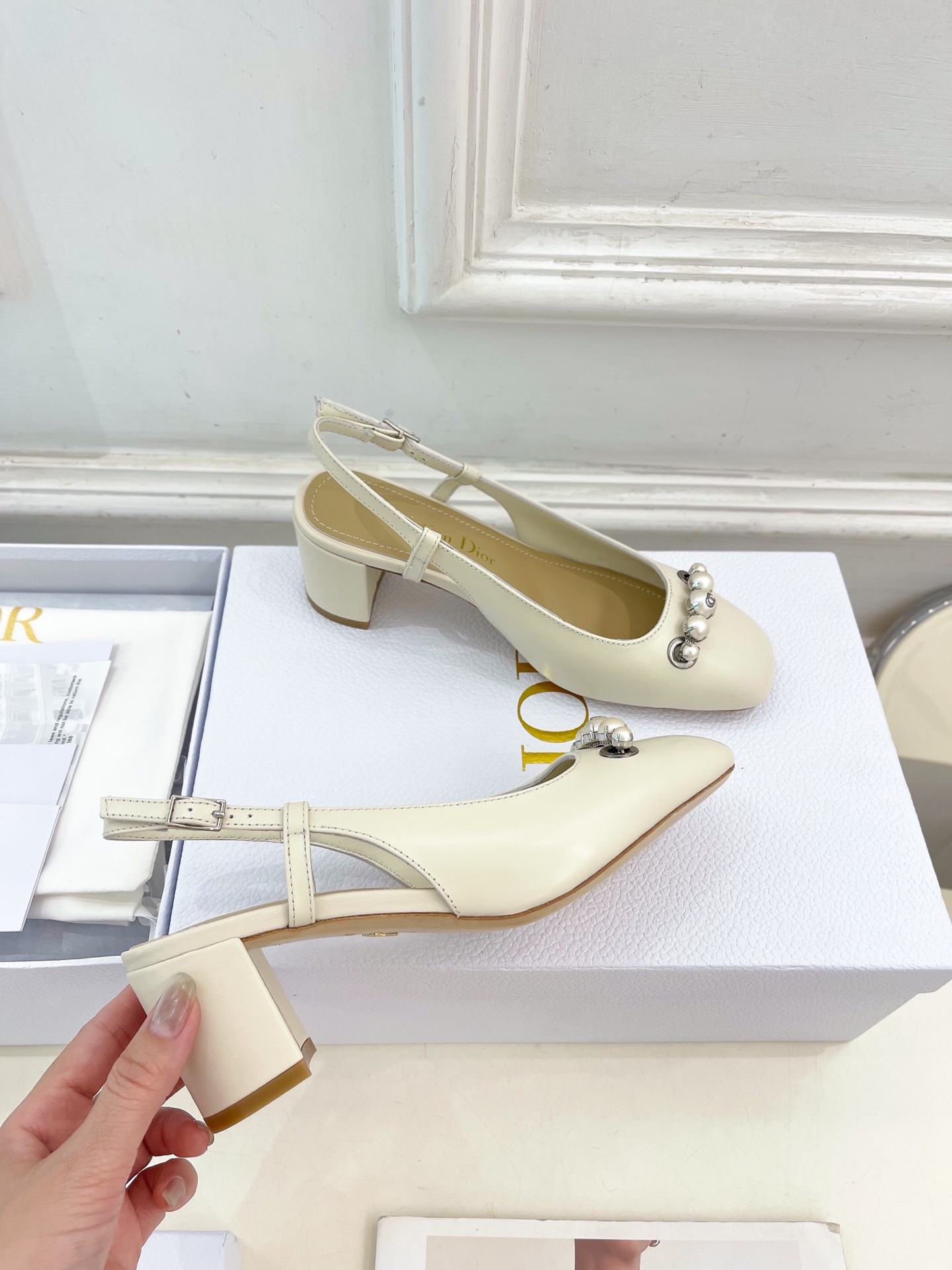 Dior |  迪奥  25𝐬𝐬 

🧡💚2025早春新品 顶级版本⚠️
专柜主打新款Dior Pari