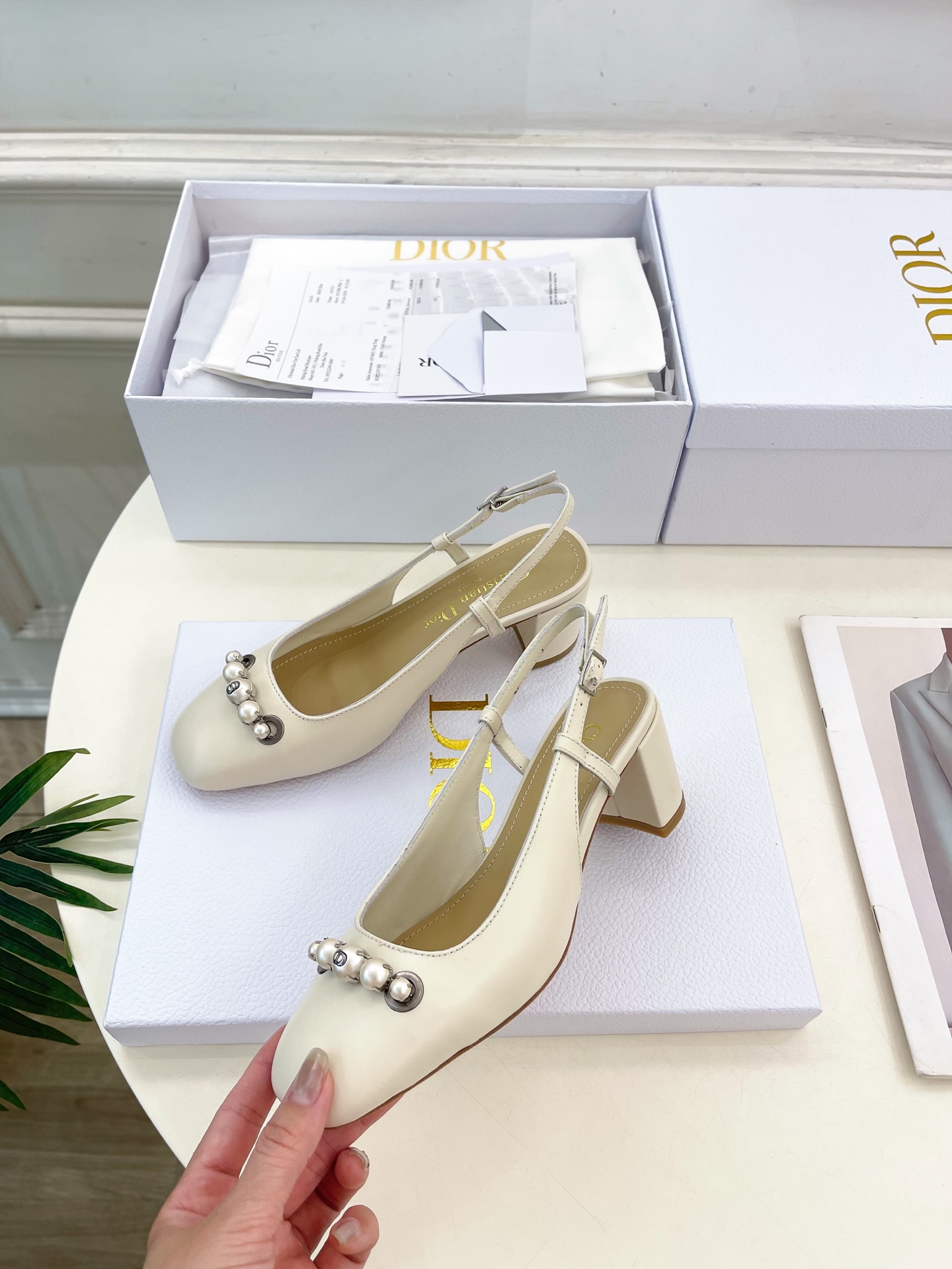 Dior |  迪奥  25𝐬𝐬 

🧡💚2025早春新品 顶级版本⚠️
专柜主打新款Dior Pari