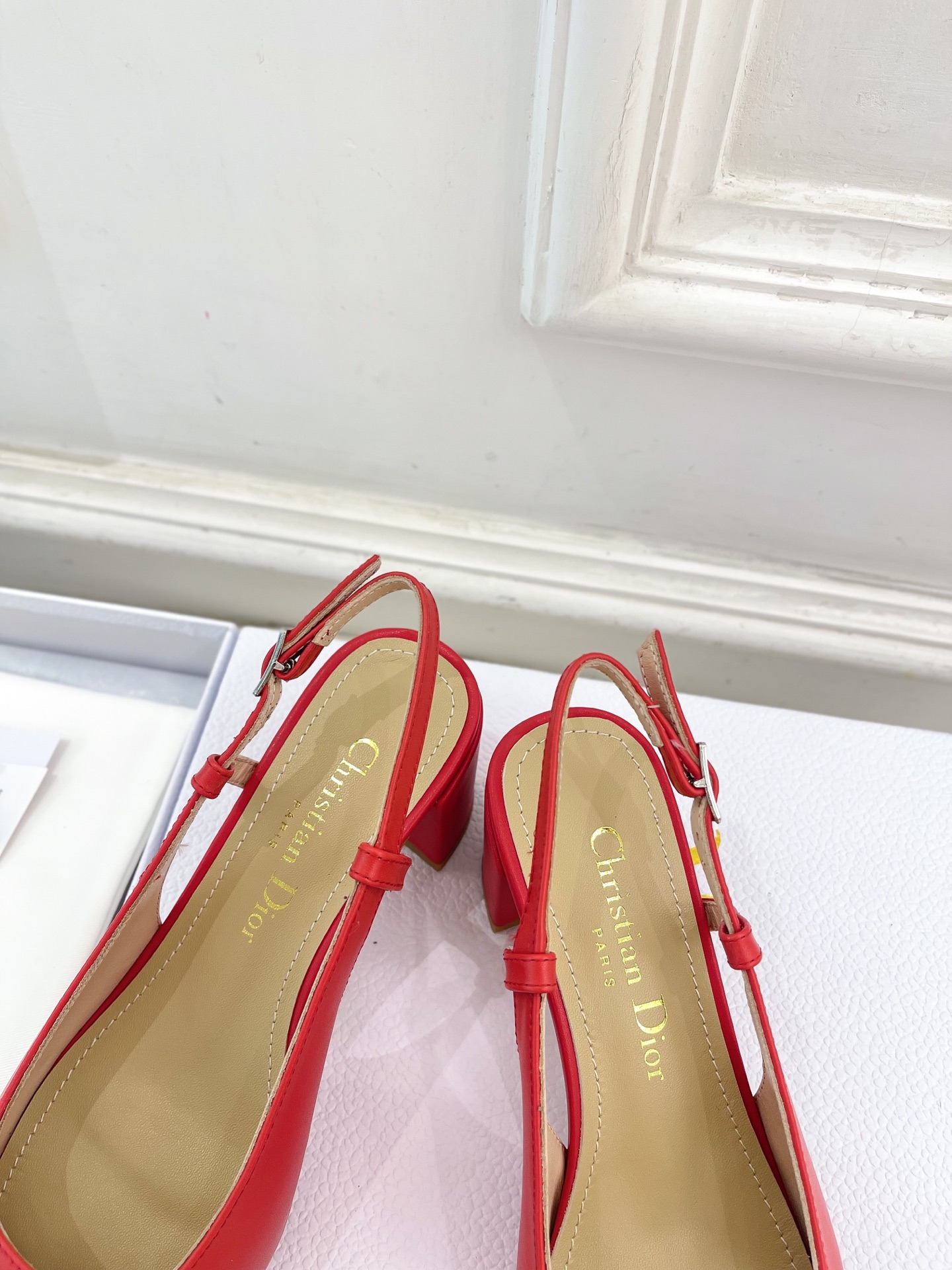 Dior |  迪奥  25𝐬𝐬 

🧡💚2025早春新品 顶级版本⚠️
专柜主打新款Dior Pari