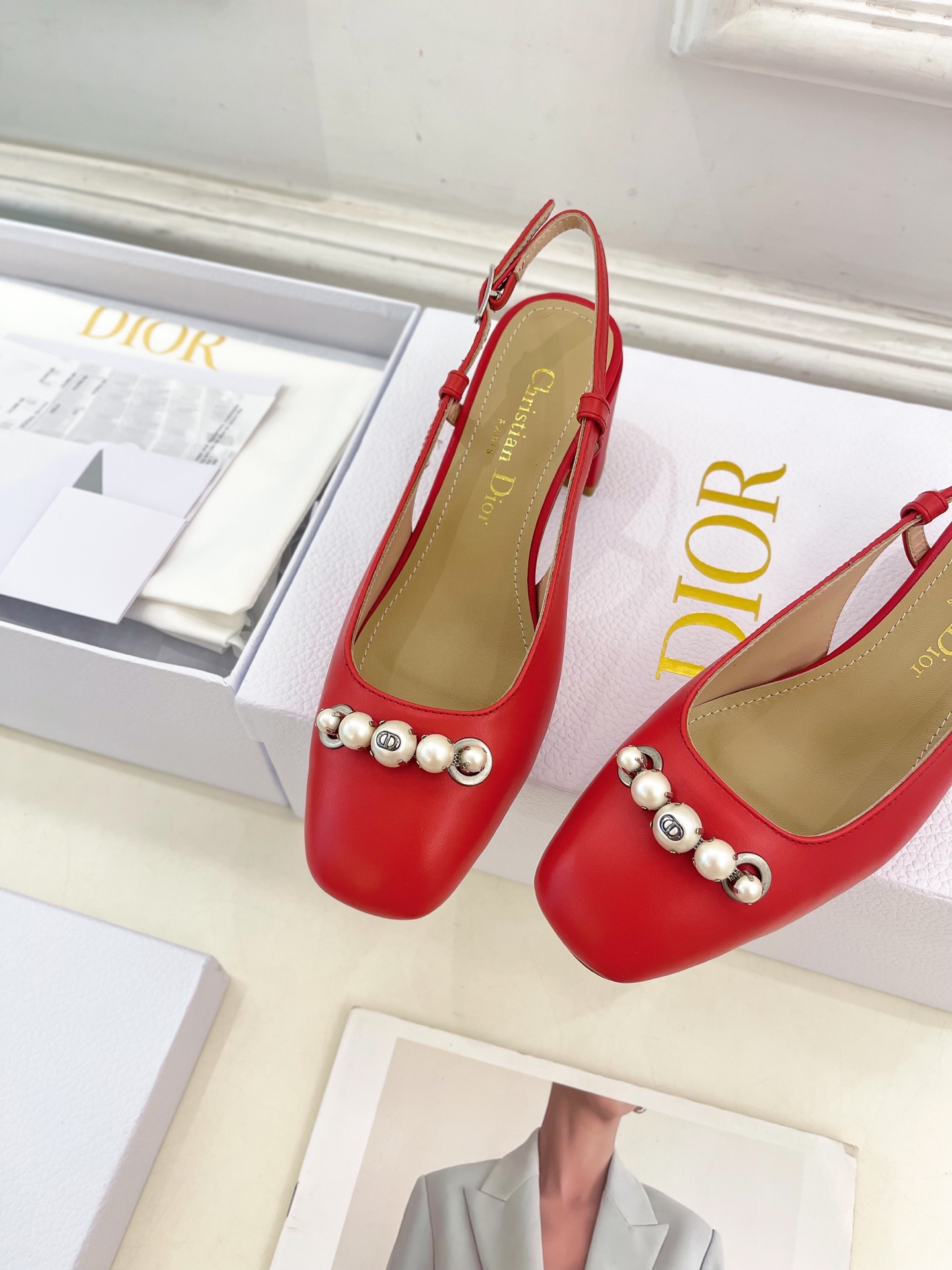 Dior |  迪奥  25𝐬𝐬 

🧡💚2025早春新品 顶级版本⚠️
专柜主打新款Dior Pari