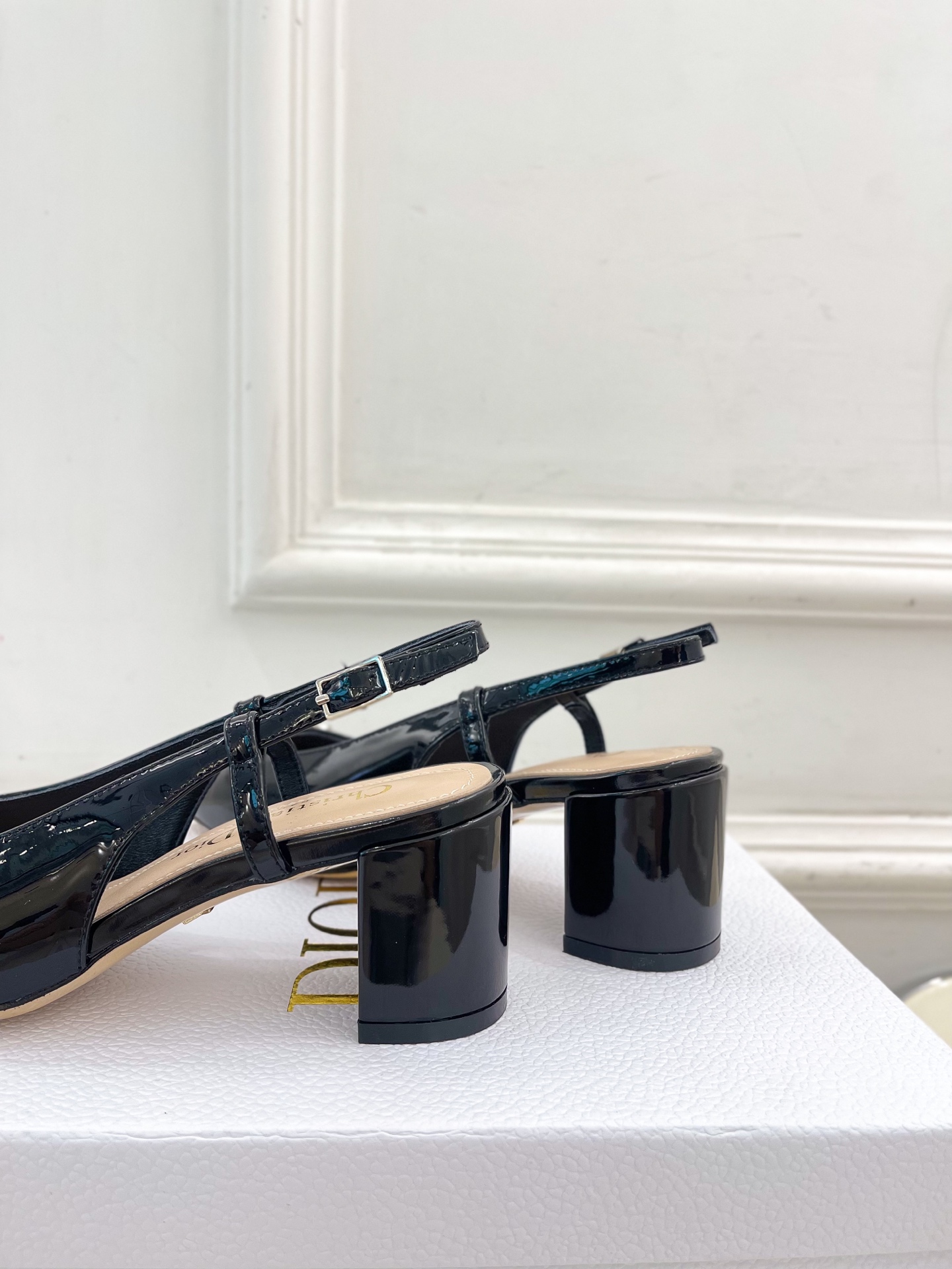 Dior |  迪奥  25𝐬𝐬 

🧡💚2025早春新品 顶级版本⚠️
专柜主打新款Dior Pari