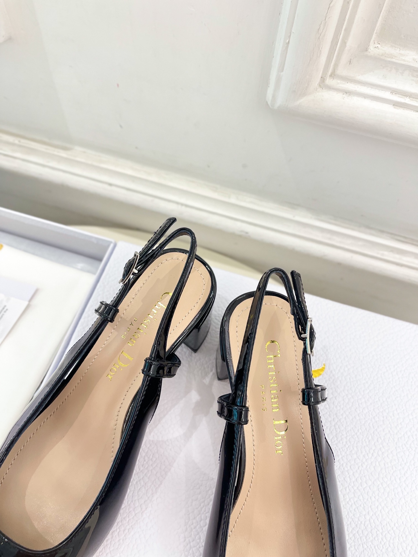 Dior |  迪奥  25𝐬𝐬 

🧡💚2025早春新品 顶级版本⚠️
专柜主打新款Dior Pari