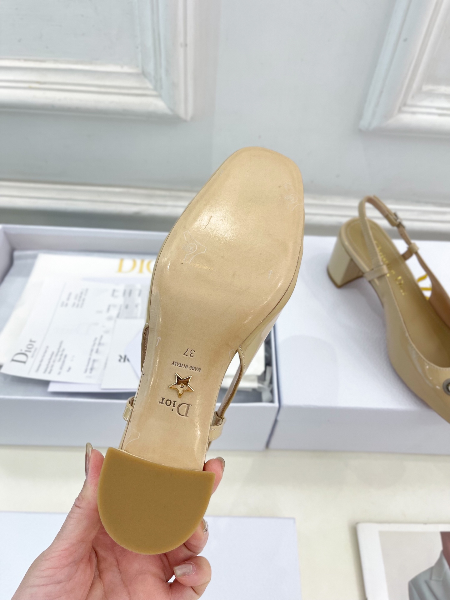 Dior |  迪奥  25𝐬𝐬 

🧡💚2025早春新品 顶级版本⚠️
专柜主打新款Dior Pari