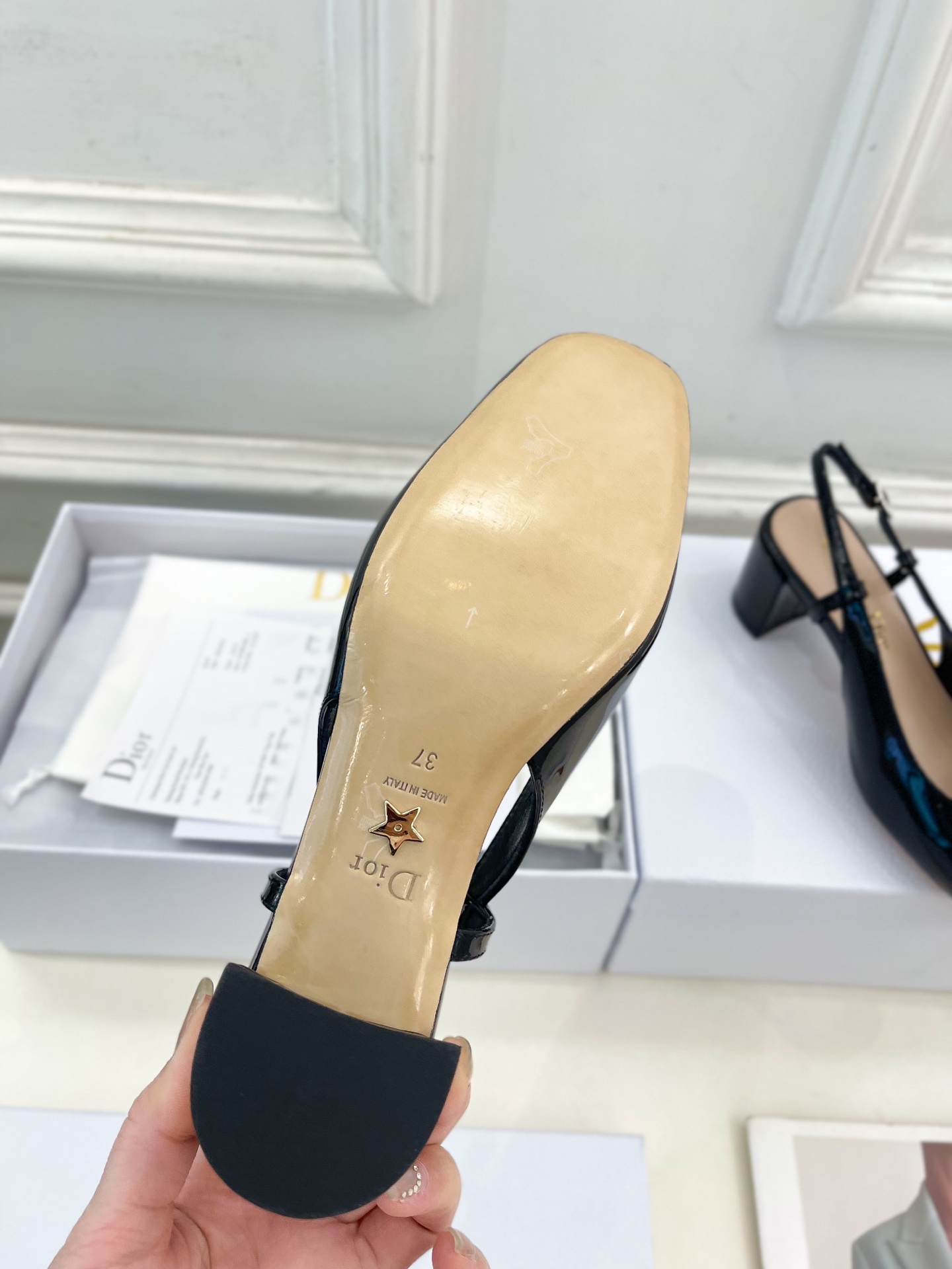 Dior |  迪奥  25𝐬𝐬 

🧡💚2025早春新品 顶级版本⚠️
专柜主打新款Dior Pari
