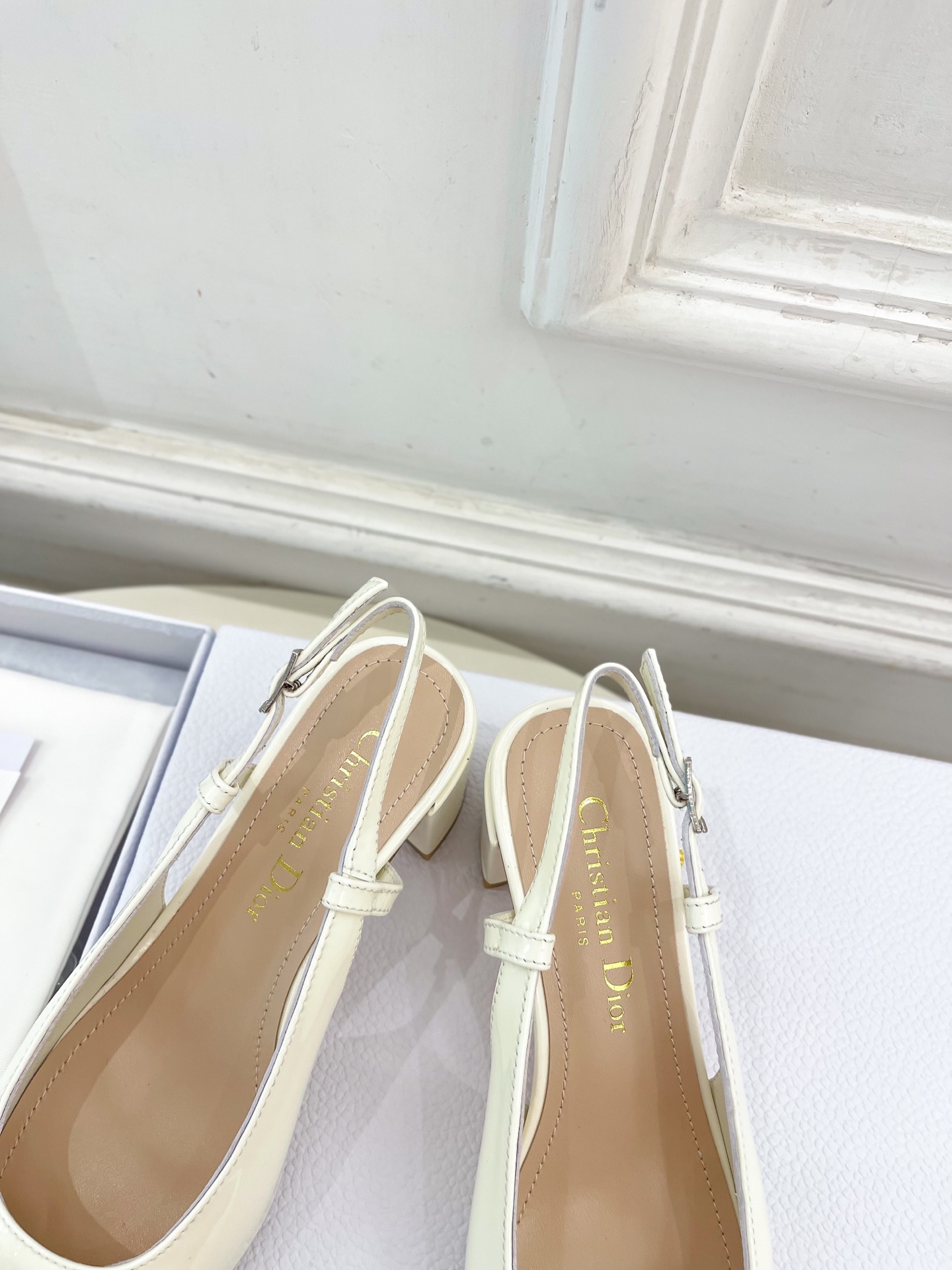 Dior |  迪奥  25𝐬𝐬 

🧡💚2025早春新品 顶级版本⚠️
专柜主打新款Dior Pari
