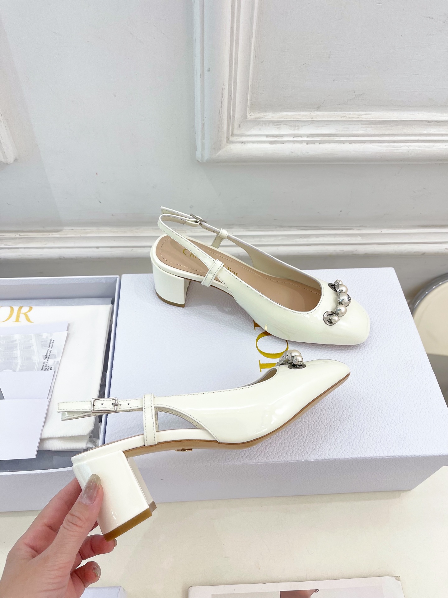 Dior |  迪奥  25𝐬𝐬 

🧡💚2025早春新品 顶级版本⚠️
专柜主打新款Dior Pari