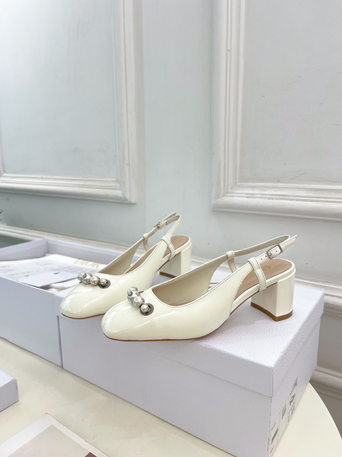 Dior |  迪奥  25𝐬𝐬 

🧡💚2025早春新品 顶级版本⚠️
专柜主打新款Dior Pari