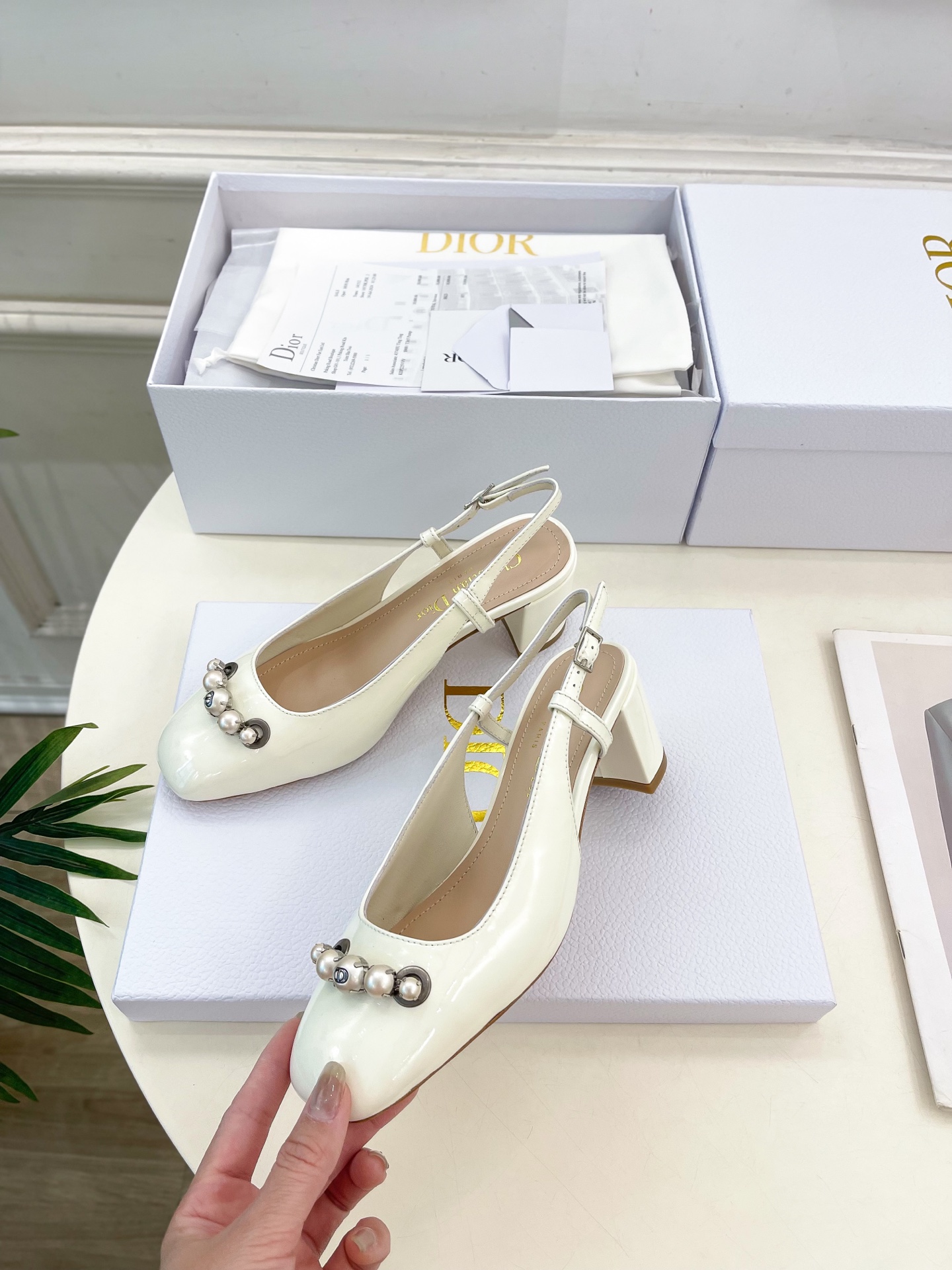 Dior |  迪奥  25𝐬𝐬 

🧡💚2025早春新品 顶级版本⚠️
专柜主打新款Dior Pari