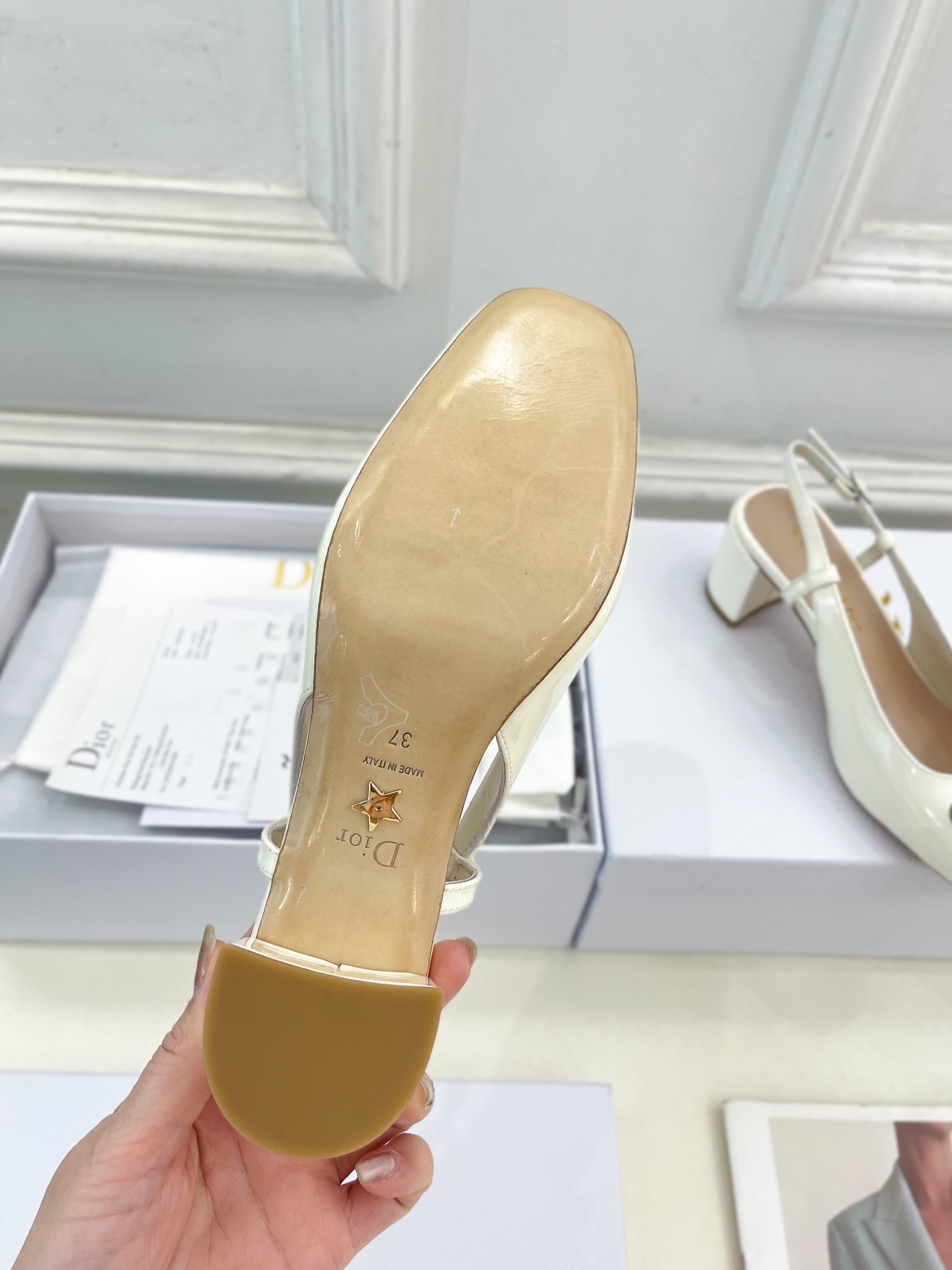 Dior |  迪奥  25𝐬𝐬 

🧡💚2025早春新品 顶级版本⚠️
专柜主打新款Dior Pari