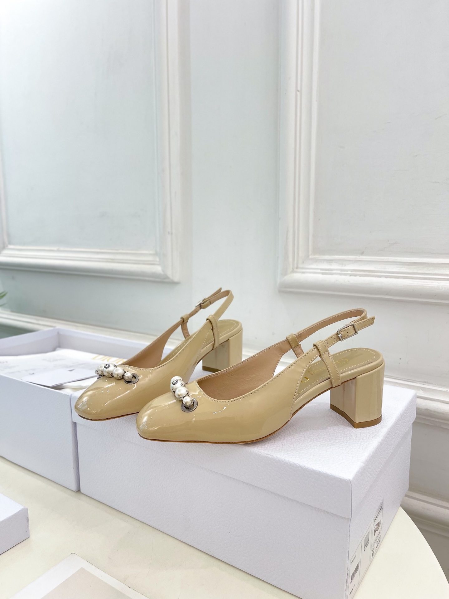 Dior |  迪奥  25𝐬𝐬 

🧡💚2025早春新品 顶级版本⚠️
专柜主打新款Dior Pari