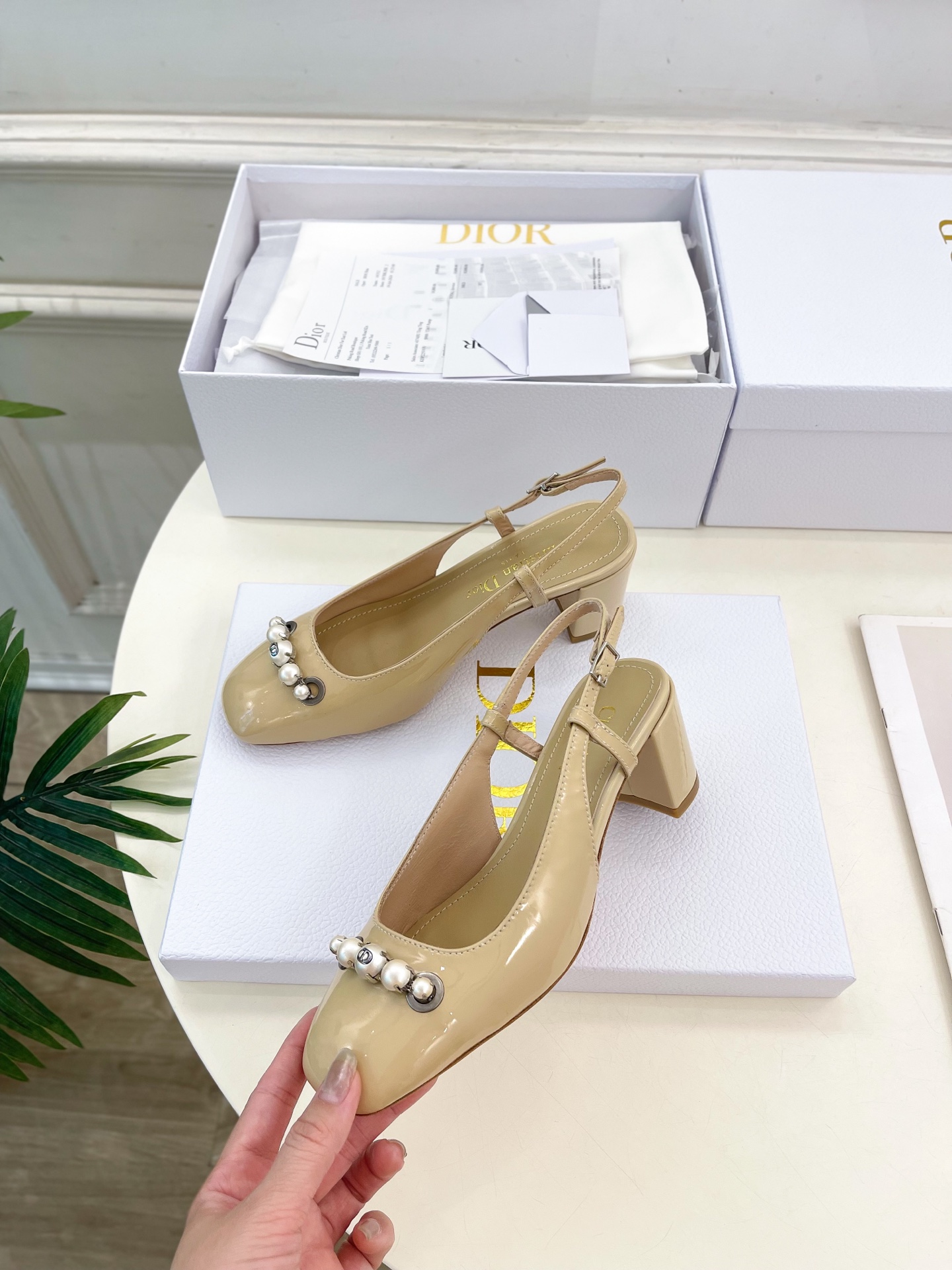 Dior |  迪奥  25𝐬𝐬 

🧡💚2025早春新品 顶级版本⚠️
专柜主打新款Dior Pari