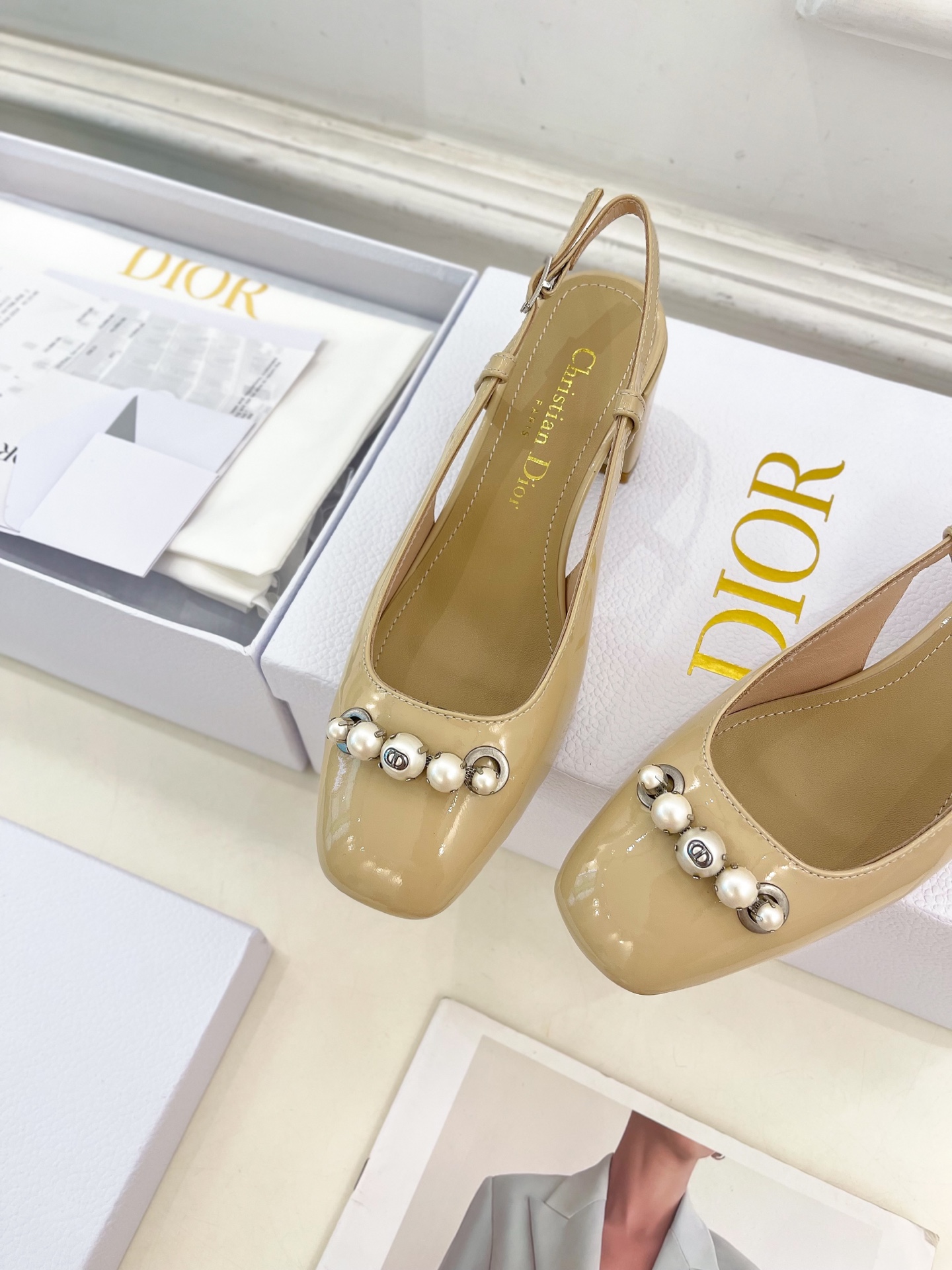 Dior |  迪奥  25𝐬𝐬 

🧡💚2025早春新品 顶级版本⚠️
专柜主打新款Dior Pari