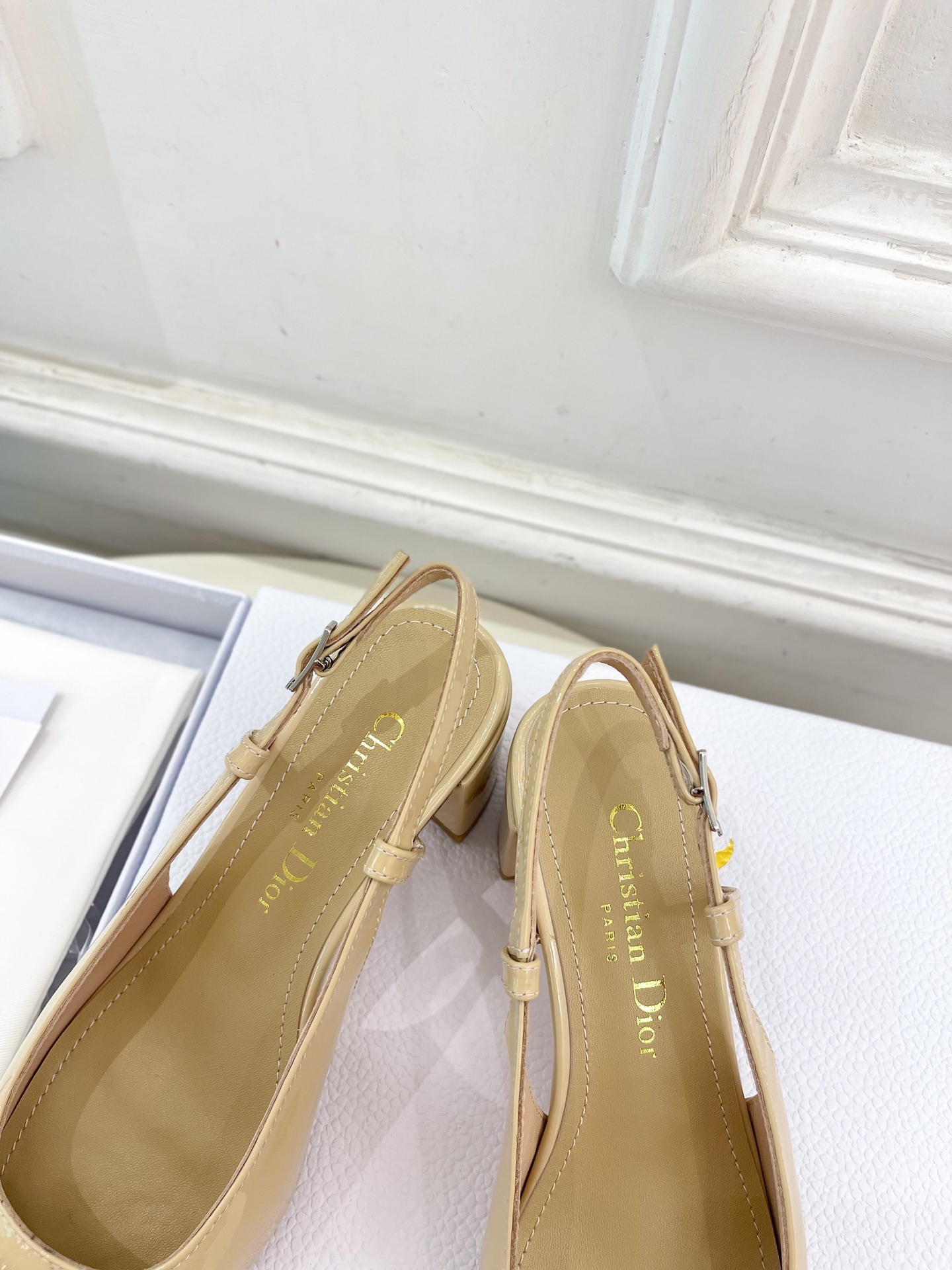 Dior |  迪奥  25𝐬𝐬 

🧡💚2025早春新品 顶级版本⚠️
专柜主打新款Dior Pari