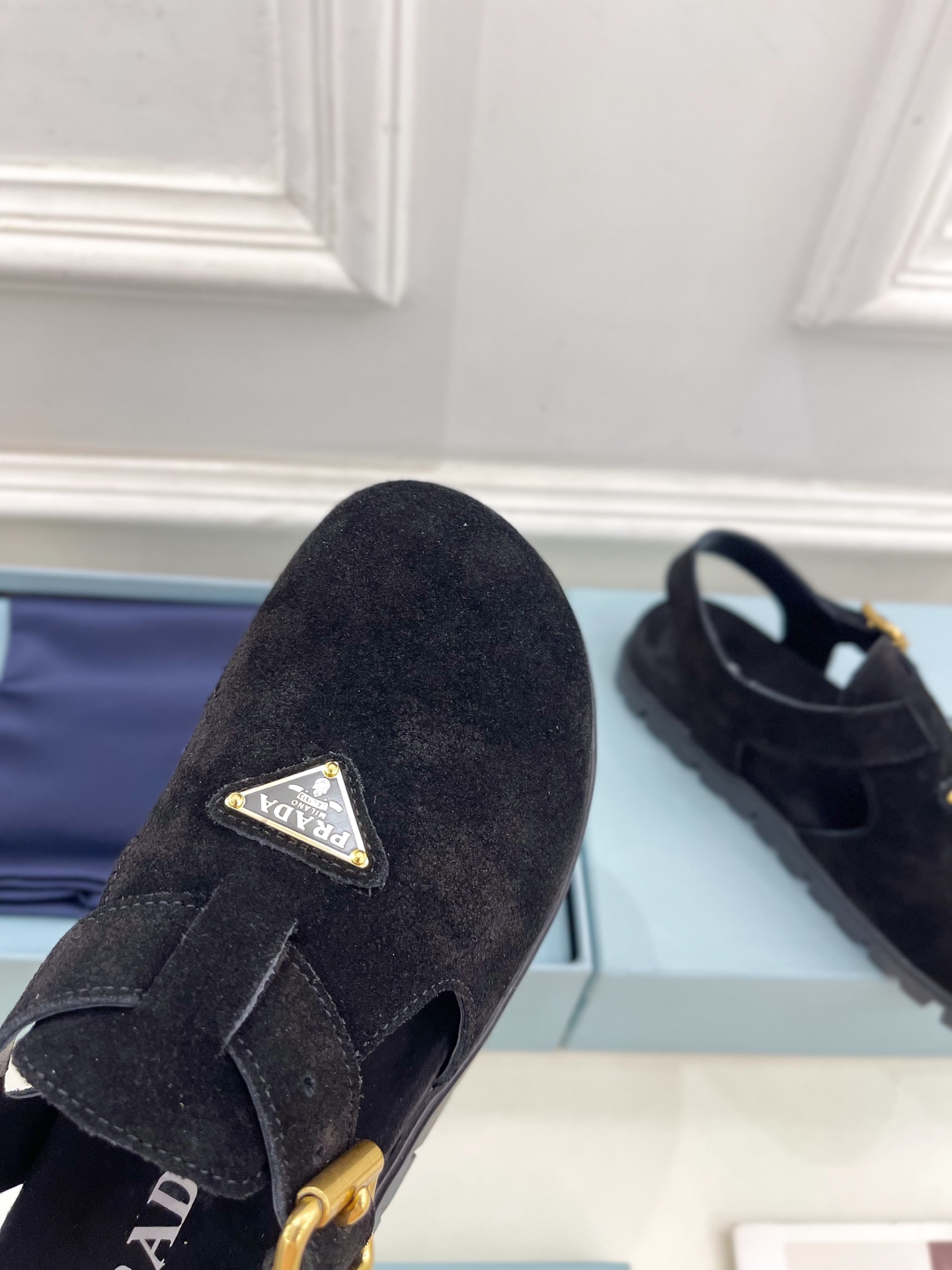PRADA 普拉达  25𝐬𝐬 

🌈2025春夏新品 专柜走秀款三角标勃肯凉鞋系列〰

◽鞋面：原版定