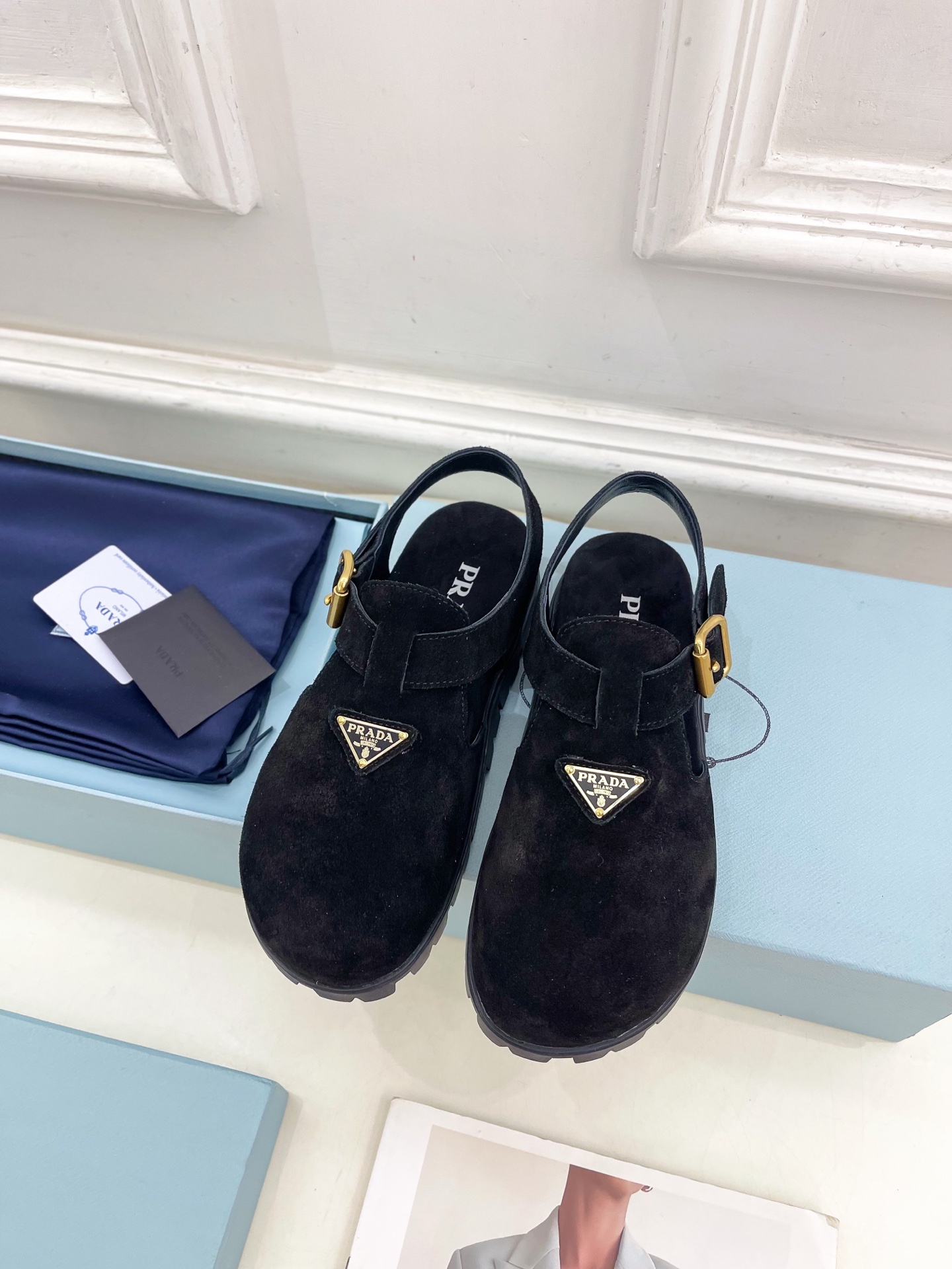 PRADA 普拉达  25𝐬𝐬 

🌈2025春夏新品 专柜走秀款三角标勃肯凉鞋系列〰

◽鞋面：原版定