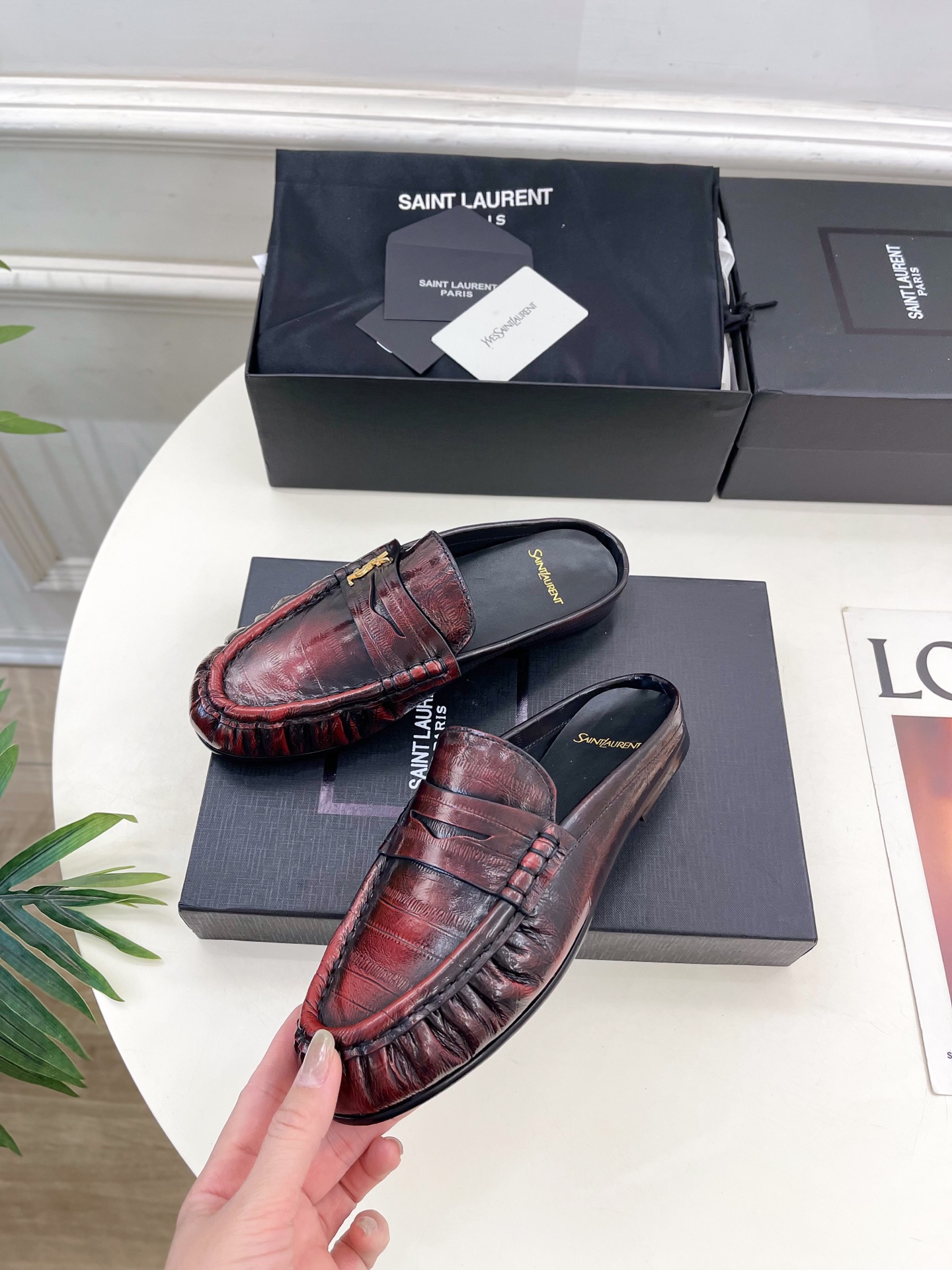 SAIN*LAURENT  圣罗兰 2025早春新品 YSL 穆勒鞋 包头半拖鞋上新☑️
———————