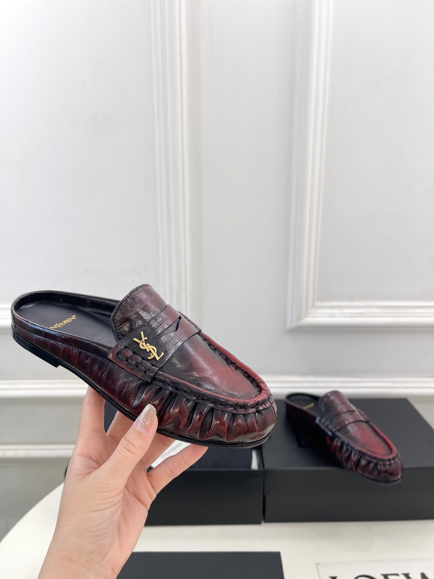 SAIN*LAURENT  圣罗兰 2025早春新品 YSL 穆勒鞋 包头半拖鞋上新☑️
———————