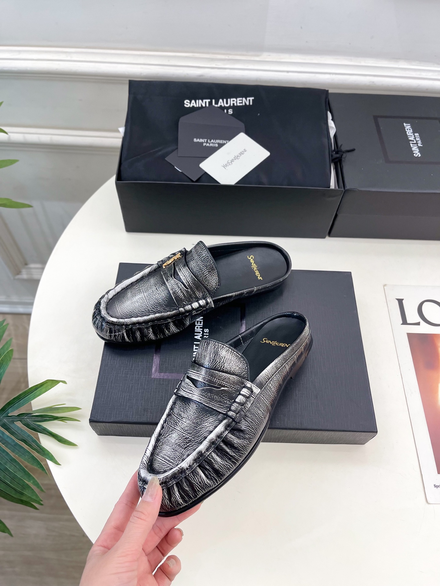 SAIN*LAURENT  圣罗兰 2025早春新品 YSL 穆勒鞋 包头半拖鞋上新☑️
———————