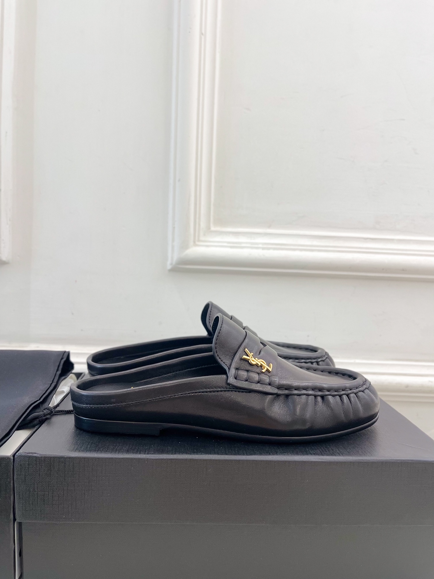 SAIN*LAURENT  圣罗兰 2025早春新品 YSL 穆勒鞋 包头半拖鞋上新☑️
———————