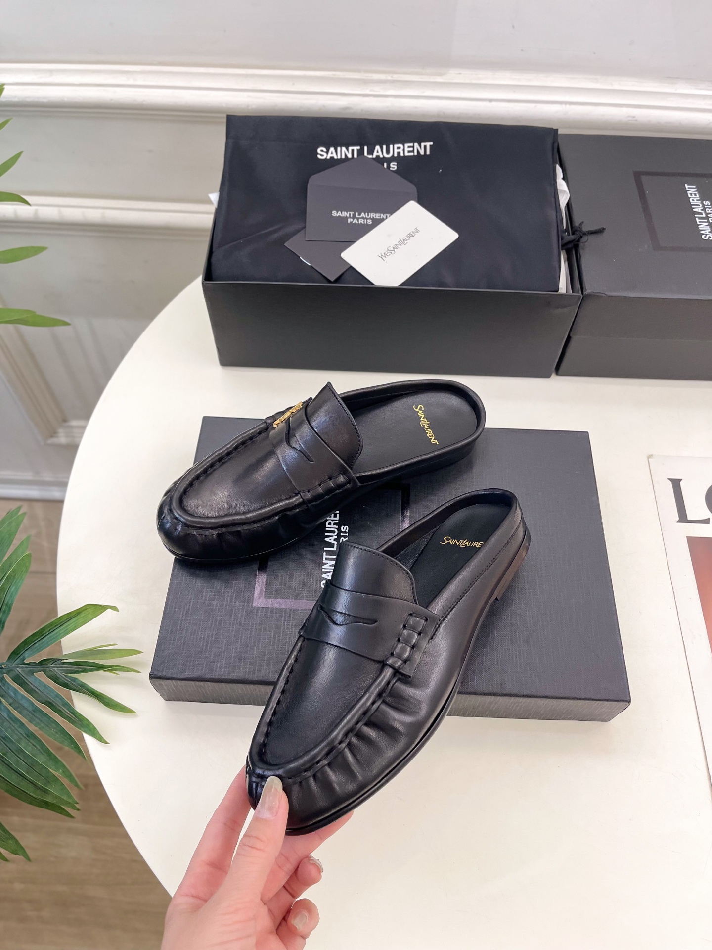 SAIN*LAURENT  圣罗兰 2025早春新品 YSL 穆勒鞋 包头半拖鞋上新☑️
———————