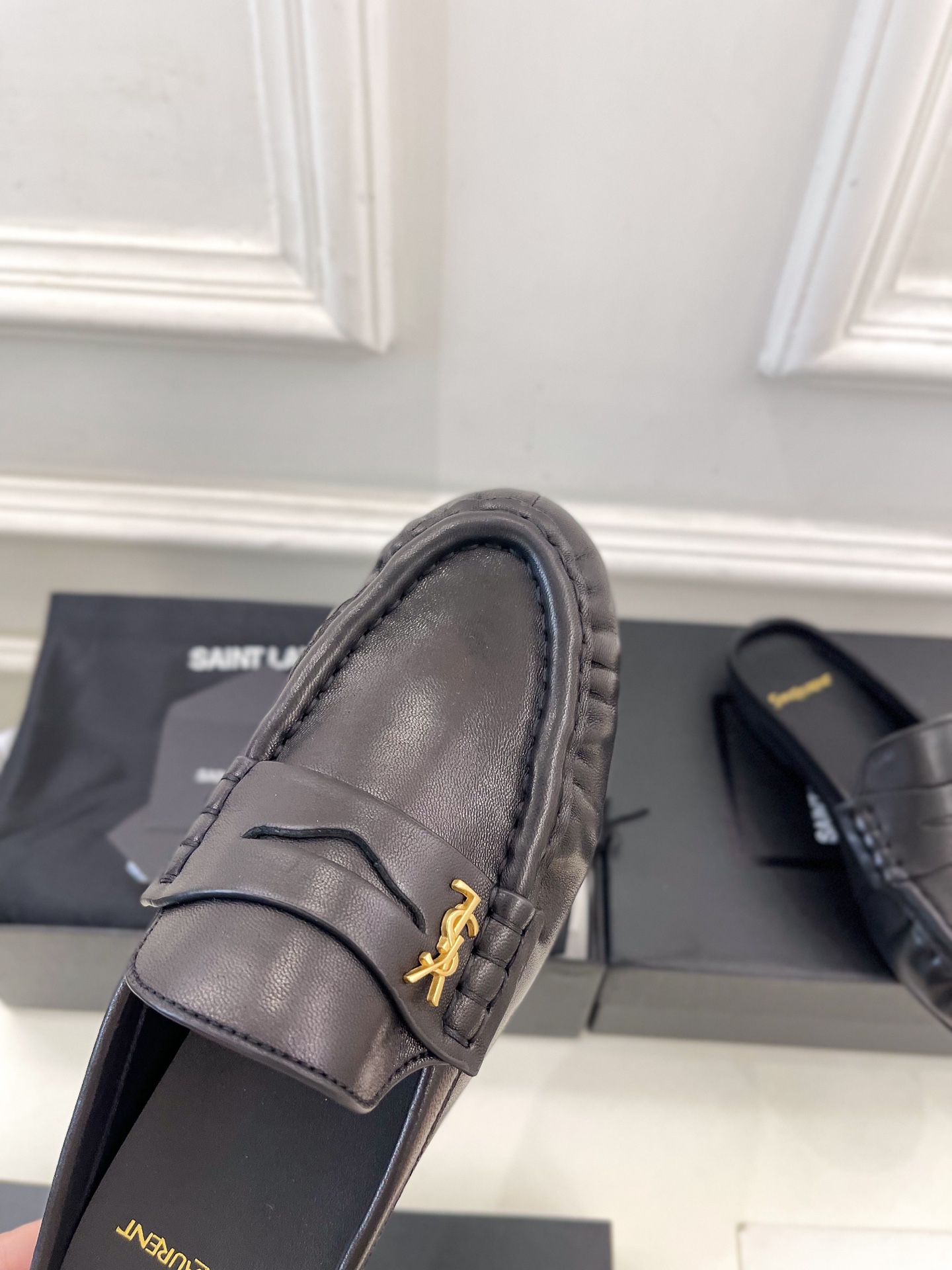 SAIN*LAURENT  圣罗兰 2025早春新品 YSL 穆勒鞋 包头半拖鞋上新☑️
———————