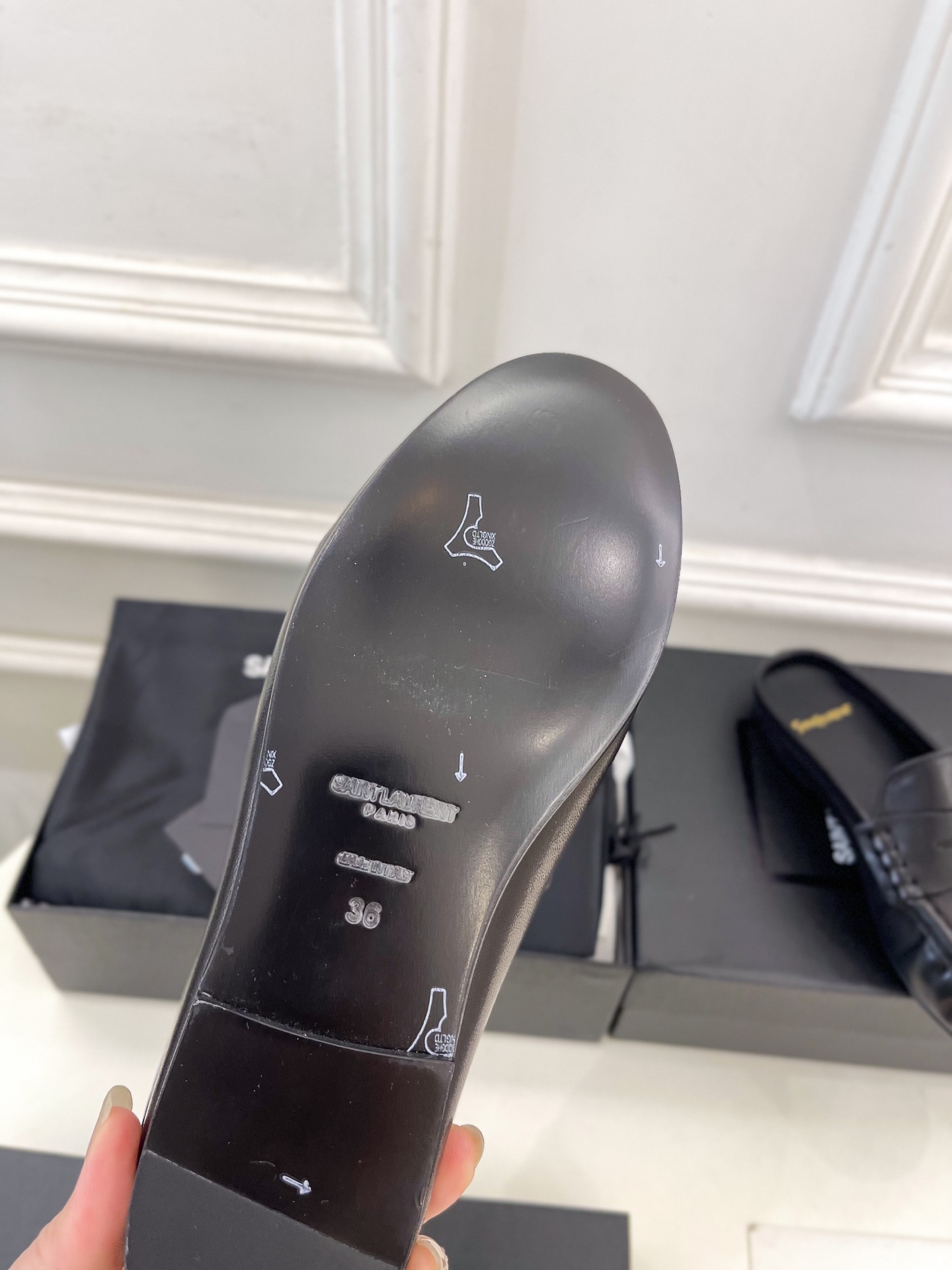 SAIN*LAURENT  圣罗兰 2025早春新品 YSL 穆勒鞋 包头半拖鞋上新☑️
———————