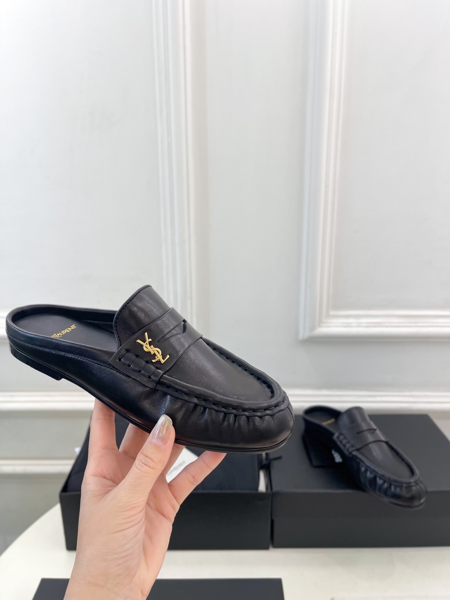 SAIN*LAURENT  圣罗兰 2025早春新品 YSL 穆勒鞋 包头半拖鞋上新☑️
———————