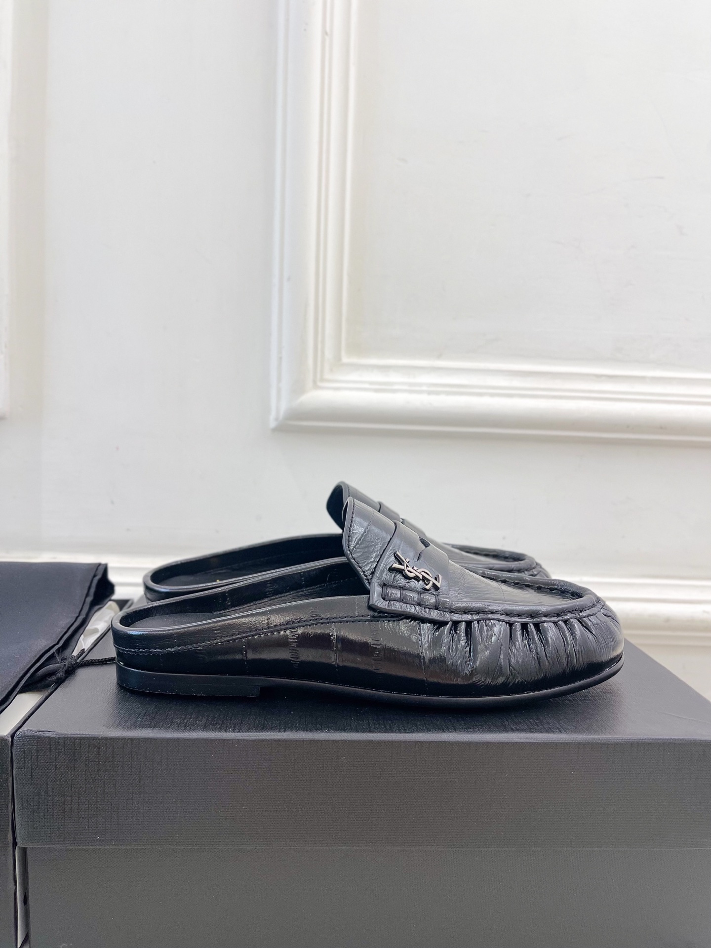 SAIN*LAURENT  圣罗兰 2025早春新品 YSL 穆勒鞋 包头半拖鞋上新☑️
———————