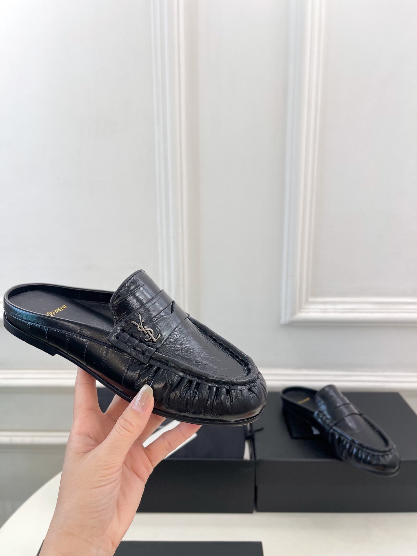 SAIN*LAURENT  圣罗兰 2025早春新品 YSL 穆勒鞋 包头半拖鞋上新☑️
———————