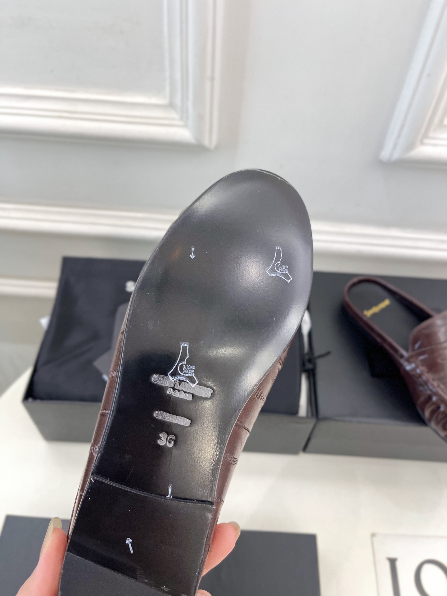 SAIN*LAURENT  圣罗兰 2025早春新品 YSL 穆勒鞋 包头半拖鞋上新☑️
———————