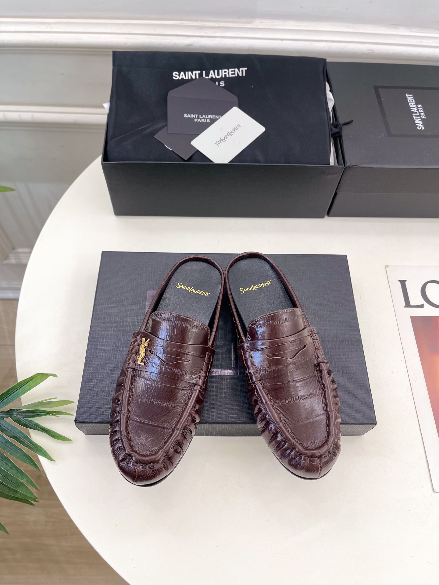 SAIN*LAURENT  圣罗兰 2025早春新品 YSL 穆勒鞋 包头半拖鞋上新☑️
———————