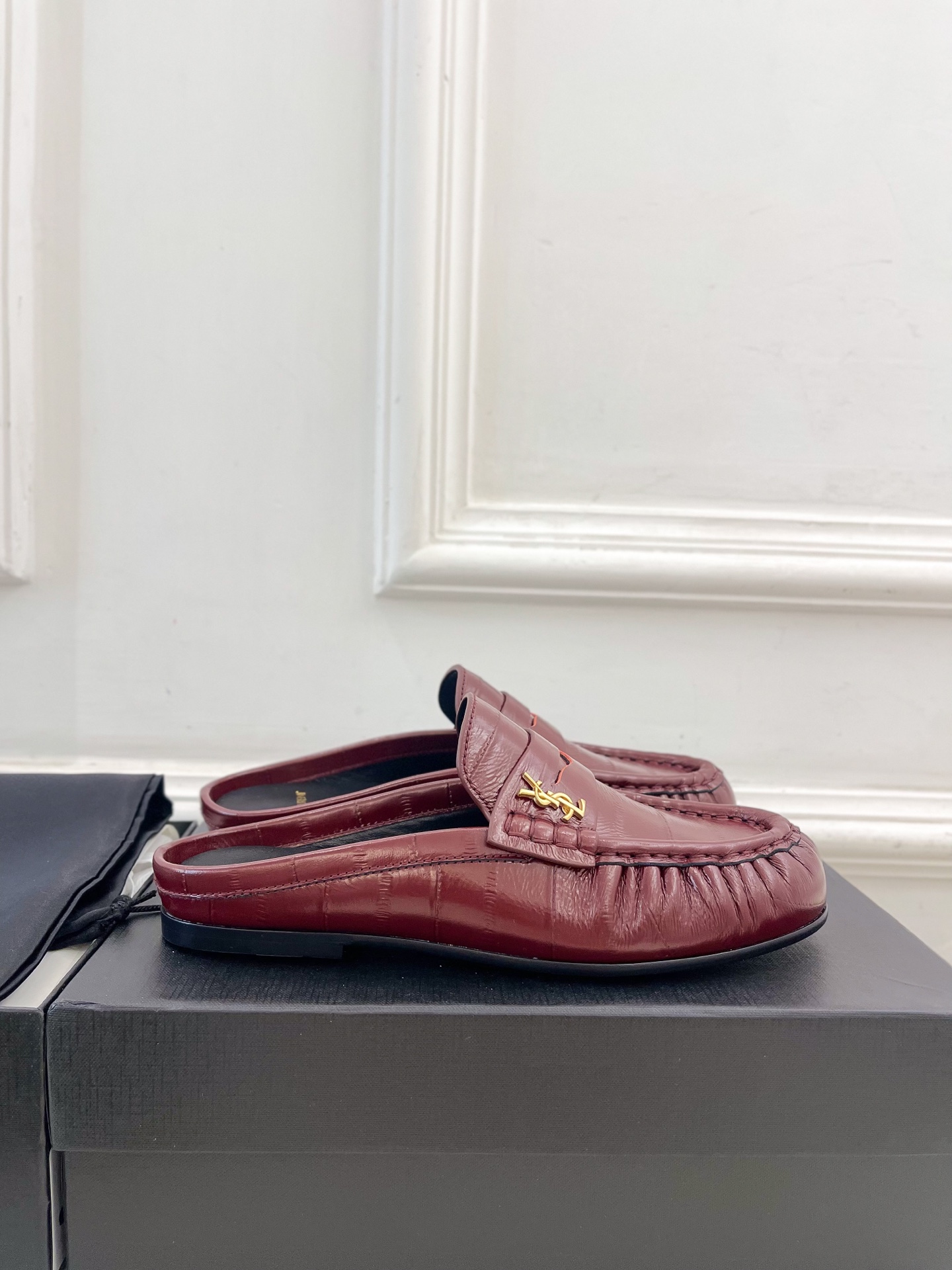 SAIN*LAURENT  圣罗兰 2025早春新品 YSL 穆勒鞋 包头半拖鞋上新☑️
———————