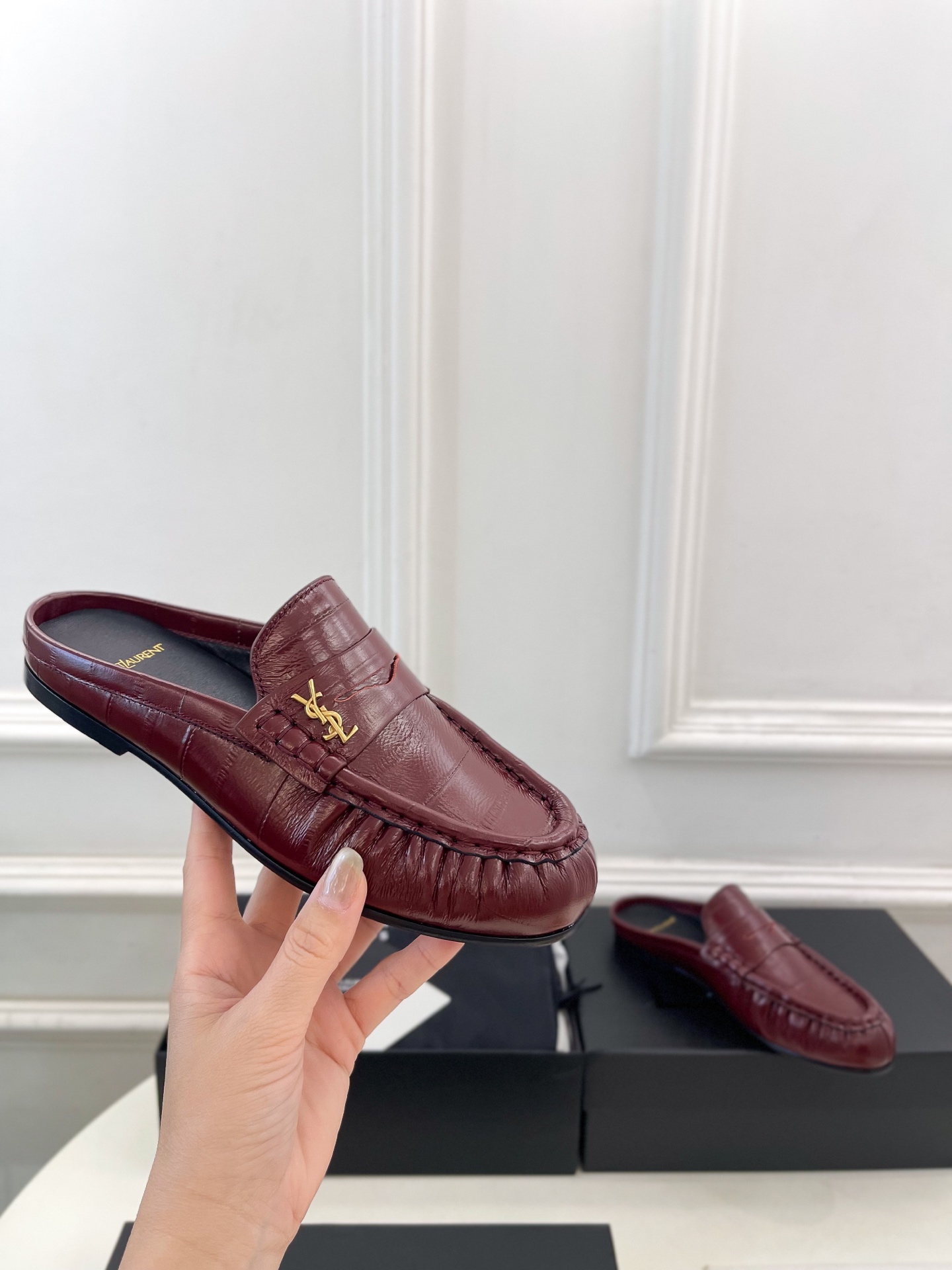 SAIN*LAURENT  圣罗兰 2025早春新品 YSL 穆勒鞋 包头半拖鞋上新☑️
———————