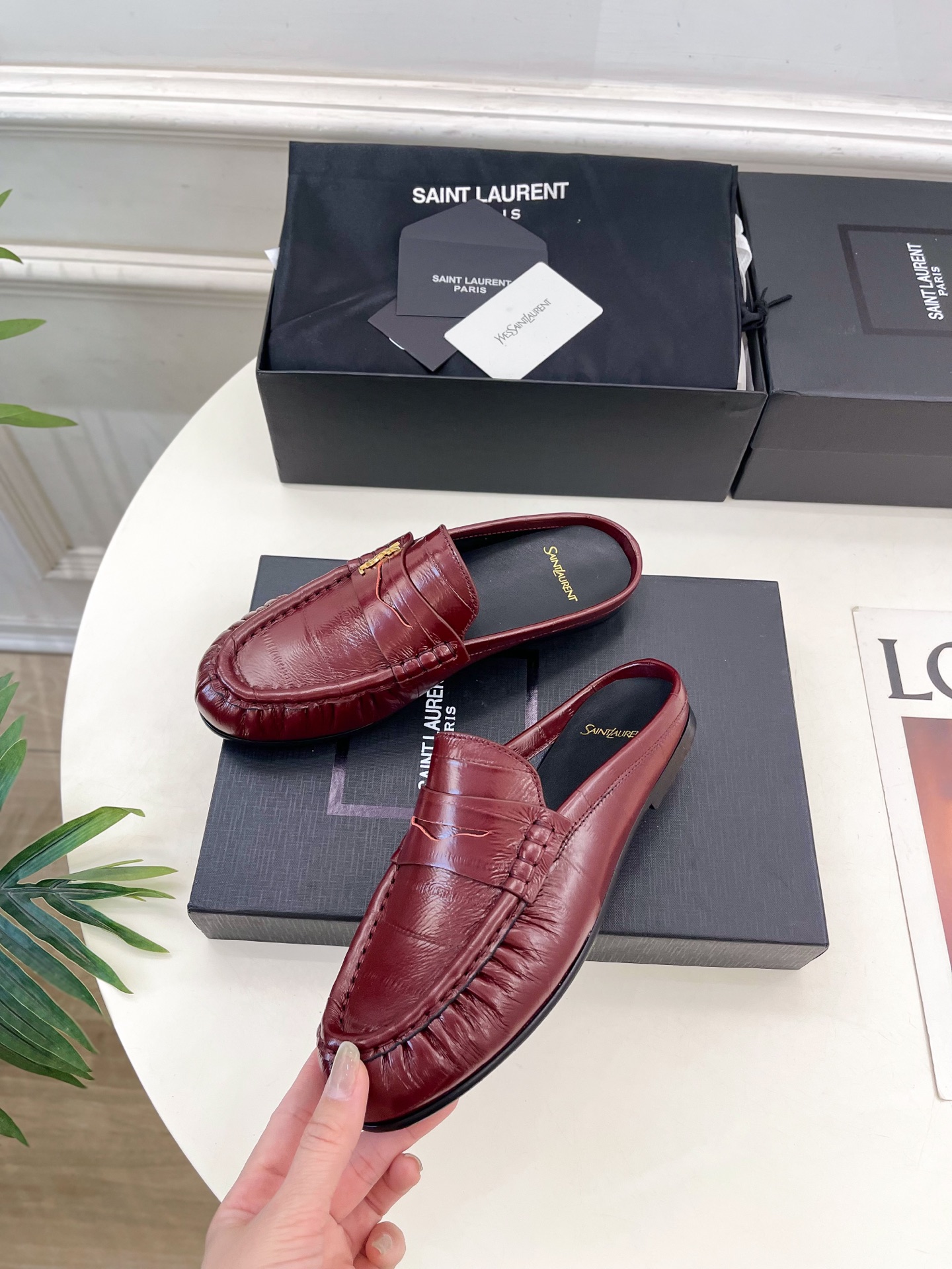 SAIN*LAURENT  圣罗兰 2025早春新品 YSL 穆勒鞋 包头半拖鞋上新☑️
———————