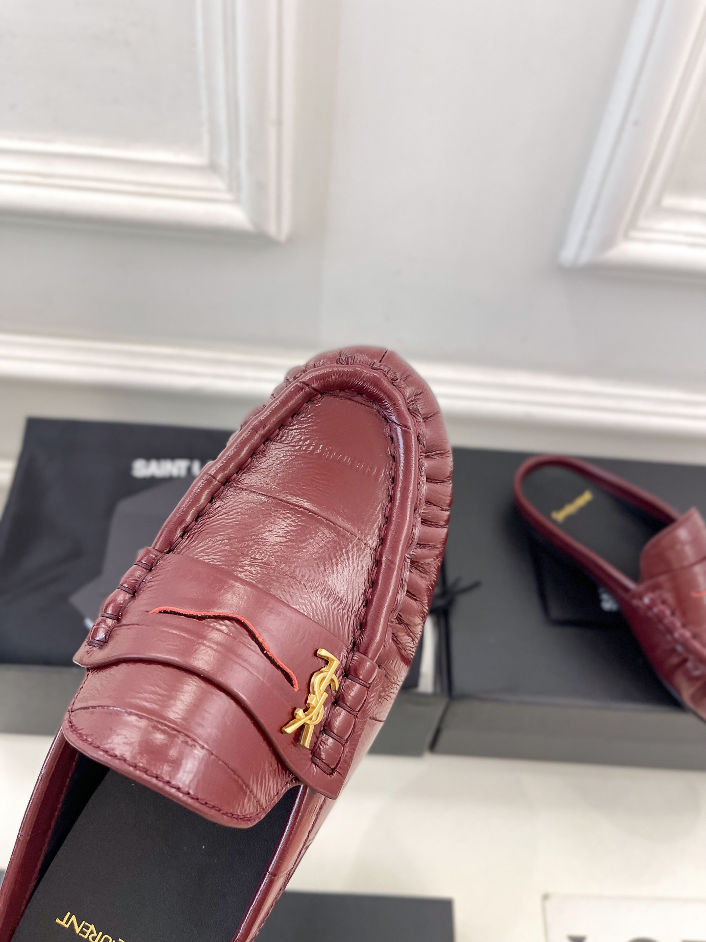 SAIN*LAURENT  圣罗兰 2025早春新品 YSL 穆勒鞋 包头半拖鞋上新☑️
———————