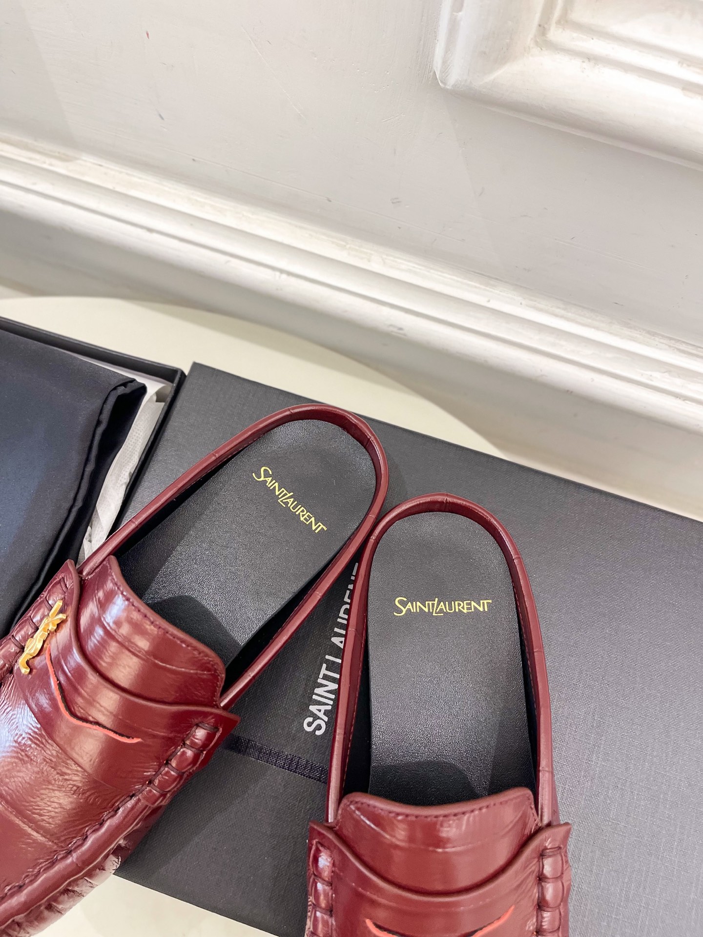 SAIN*LAURENT  圣罗兰 2025早春新品 YSL 穆勒鞋 包头半拖鞋上新☑️
———————