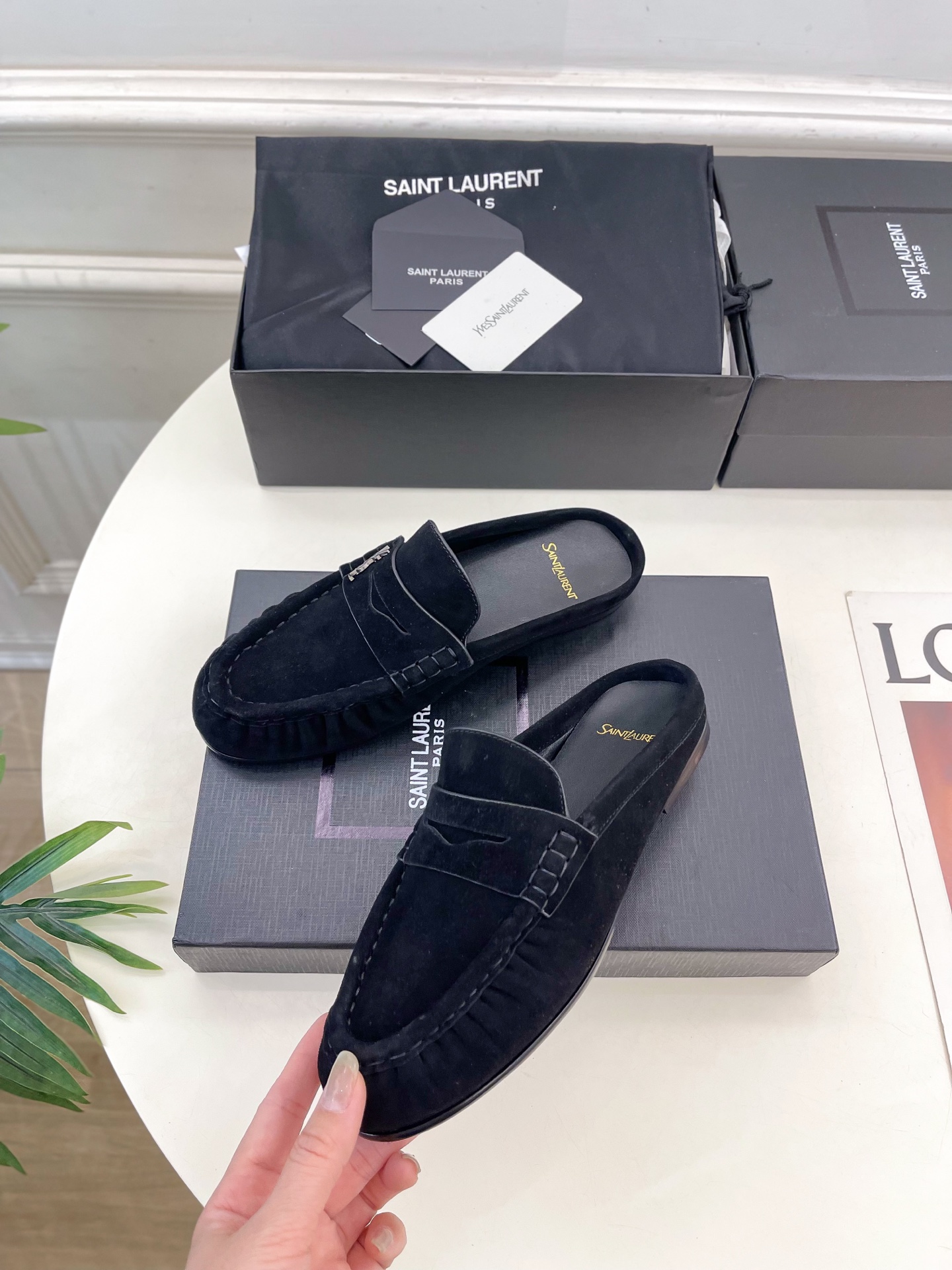 SAIN*LAURENT  圣罗兰 2025早春新品 YSL 穆勒鞋 包头半拖鞋上新☑️
———————
